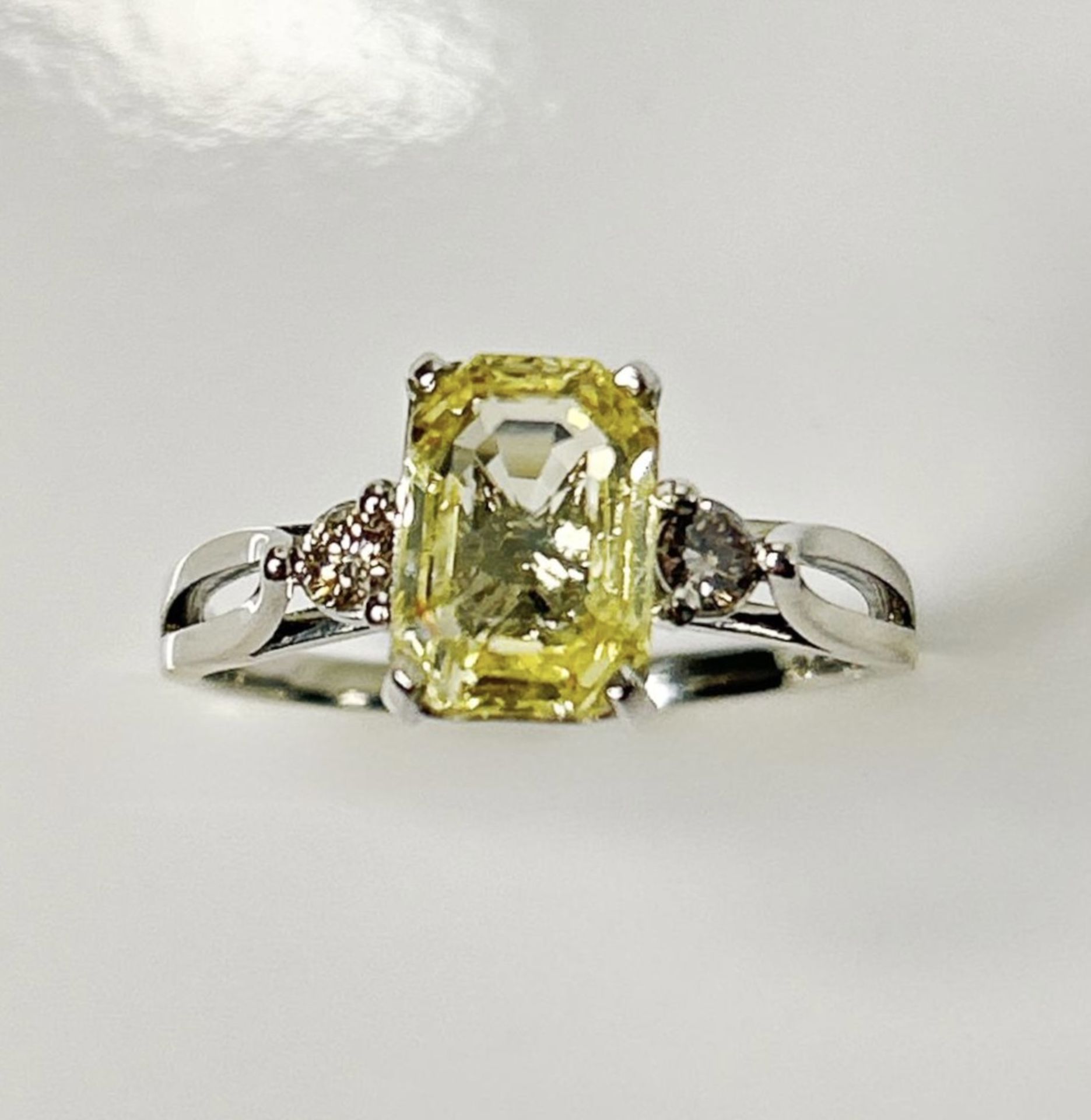 Beautiful Unheated Untreated Natural Ceylon yellow Sapphire Diamonds & Platinum - Image 3 of 7