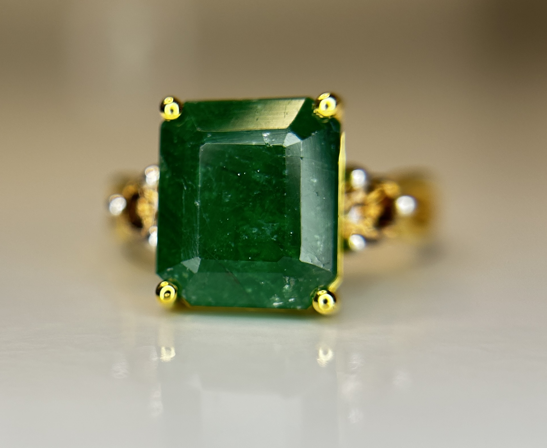 Beautiful Natural Emerald 4.76 CT With Natural Diamonds & 18k Gold - Image 2 of 10