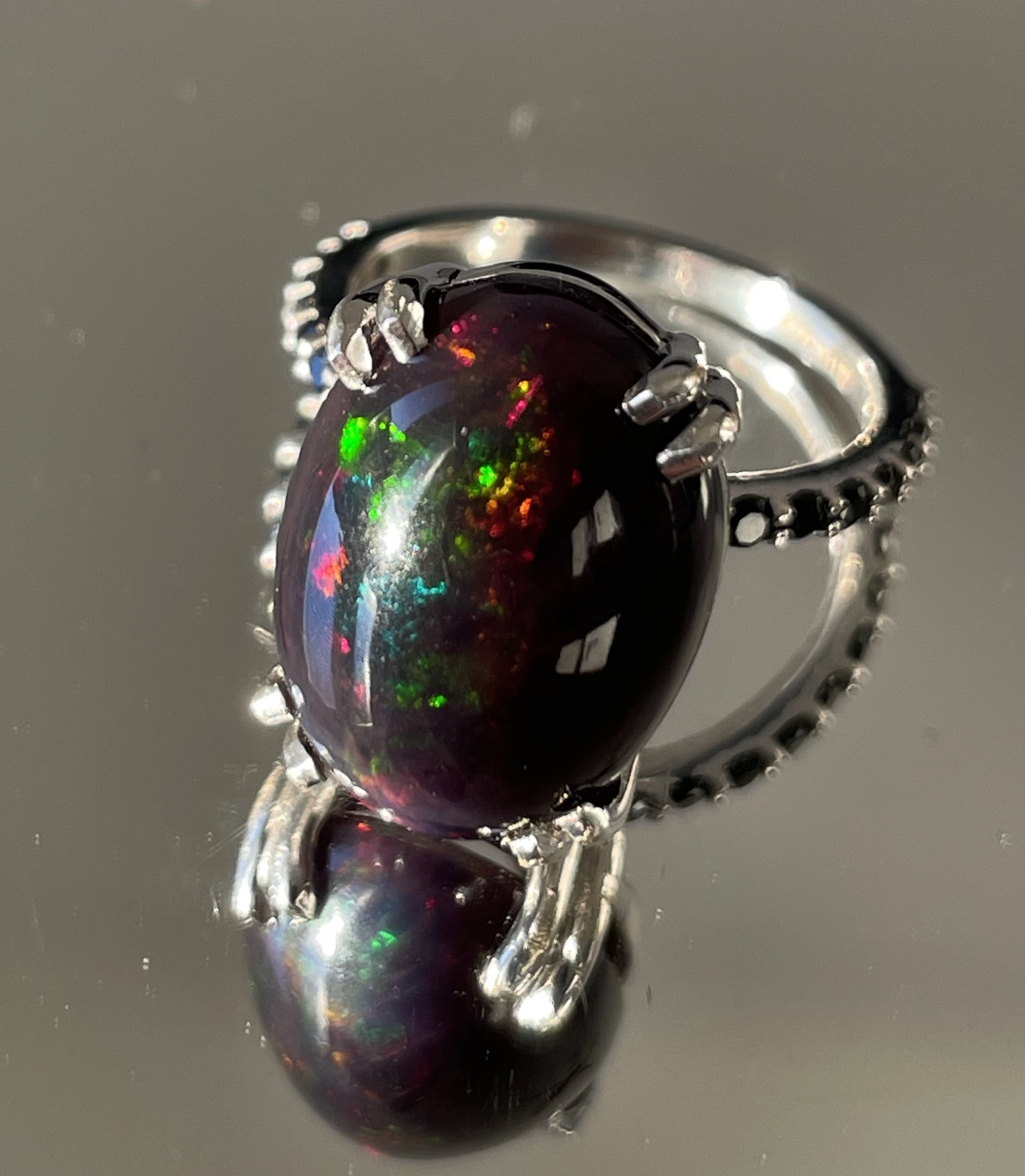 Beautiful 7.66CT Natural Black Opal Ring With Natural Black Diamond & 18k Gold - Image 3 of 9