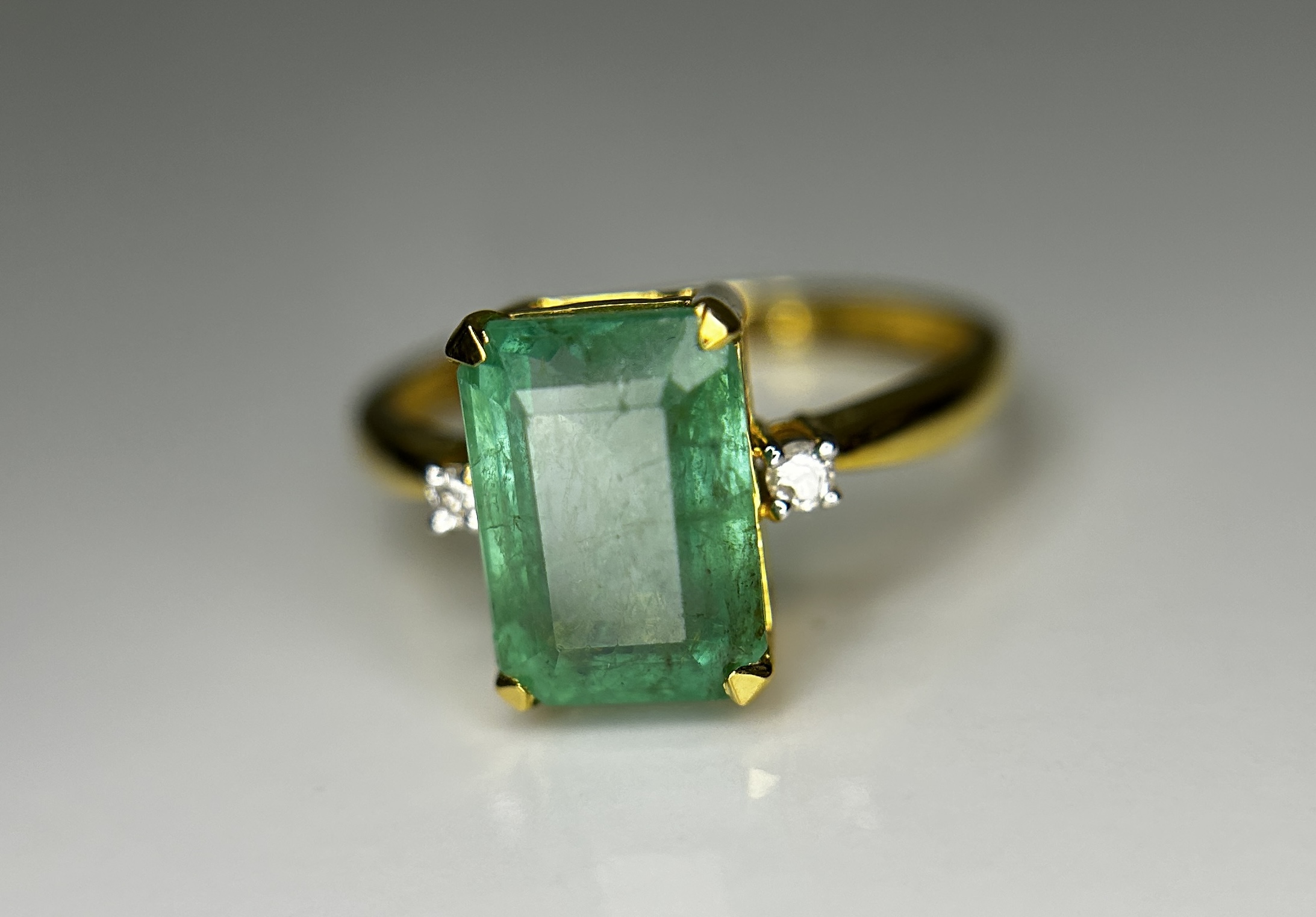 Beautiful Natural Emerald 3.51 CT With Natural Diamonds & 18k Gold - Bild 8 aus 11