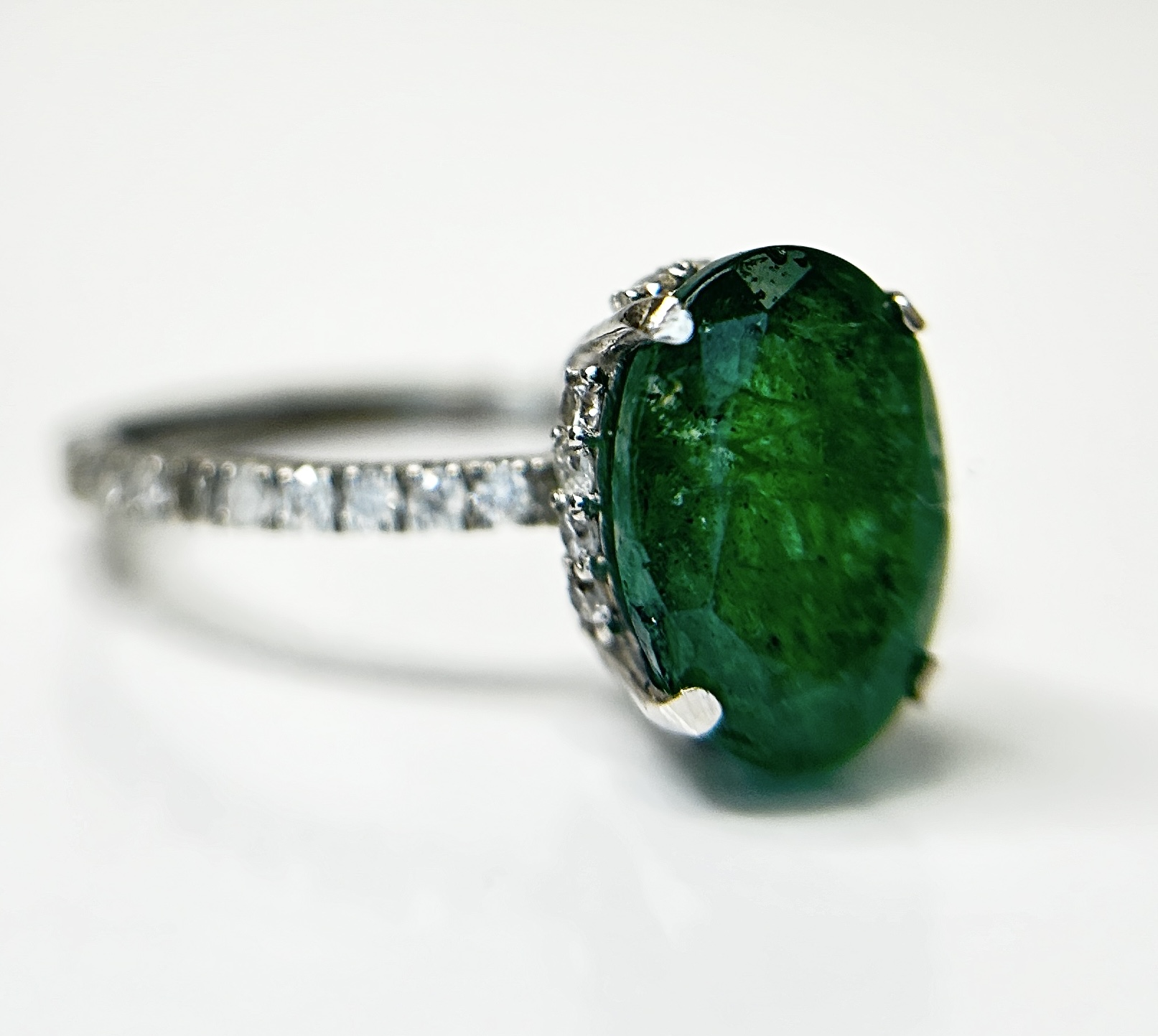 Beautiful 2.60 CT Natural Emerald Ring With Natural Diamonds & Platinum 950 - Image 8 of 9