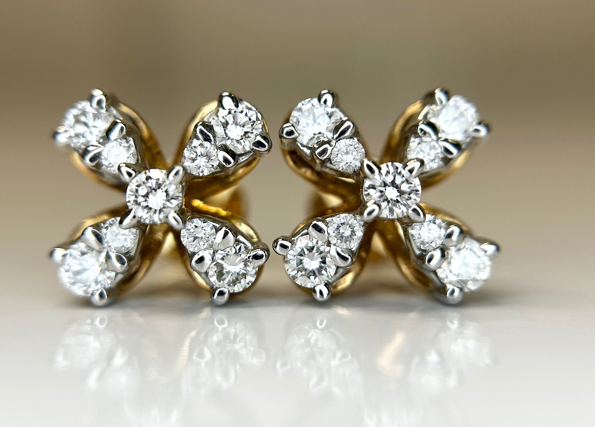 Beautiful 0.80 CT Round VVS Natural Diamond Stud Earrings 18k White Gold - Image 3 of 6
