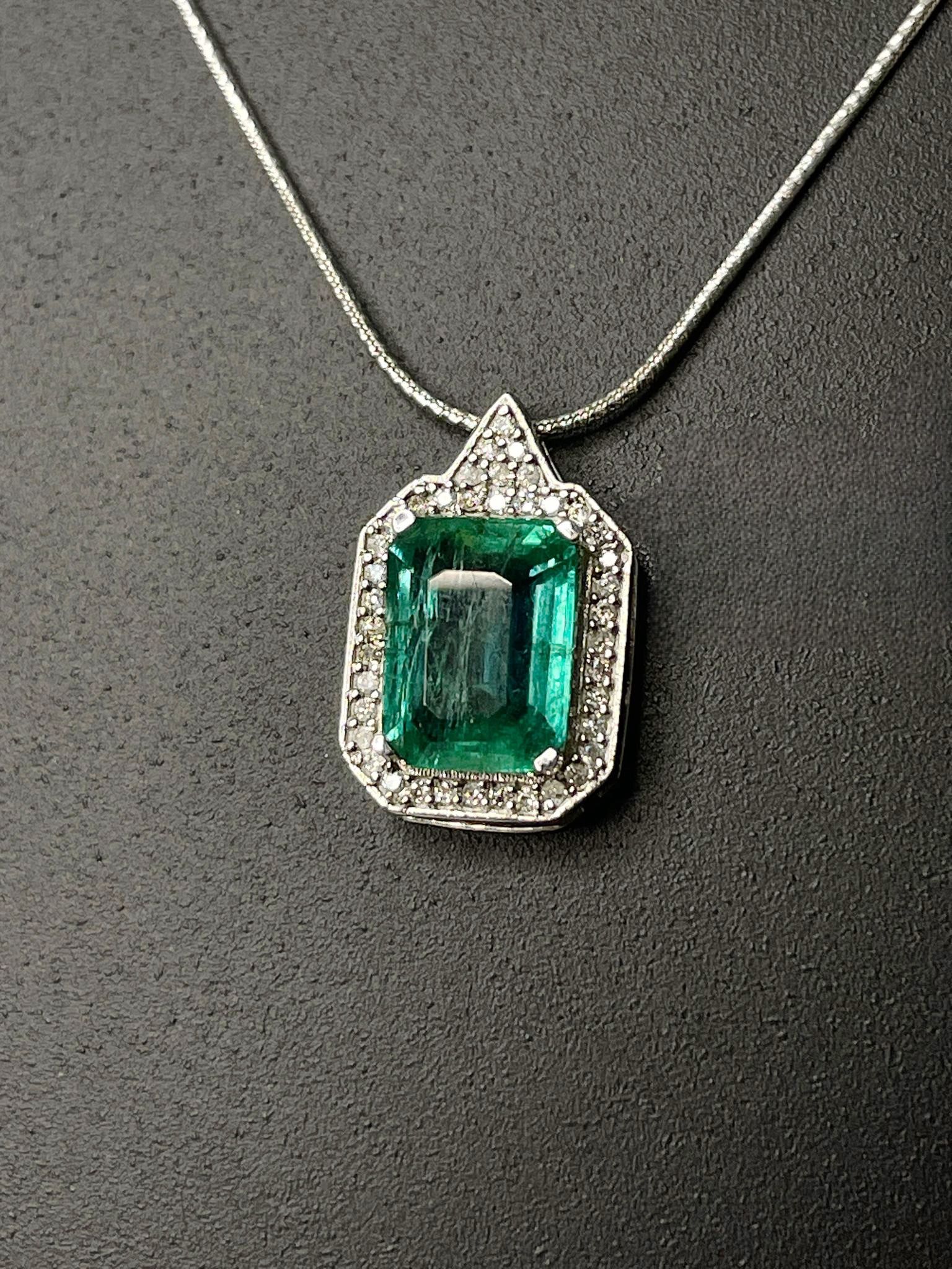 Beautiful 2.68 CT Natural Emerald Pendant With Diamonds & Platinum 950 - Image 2 of 6