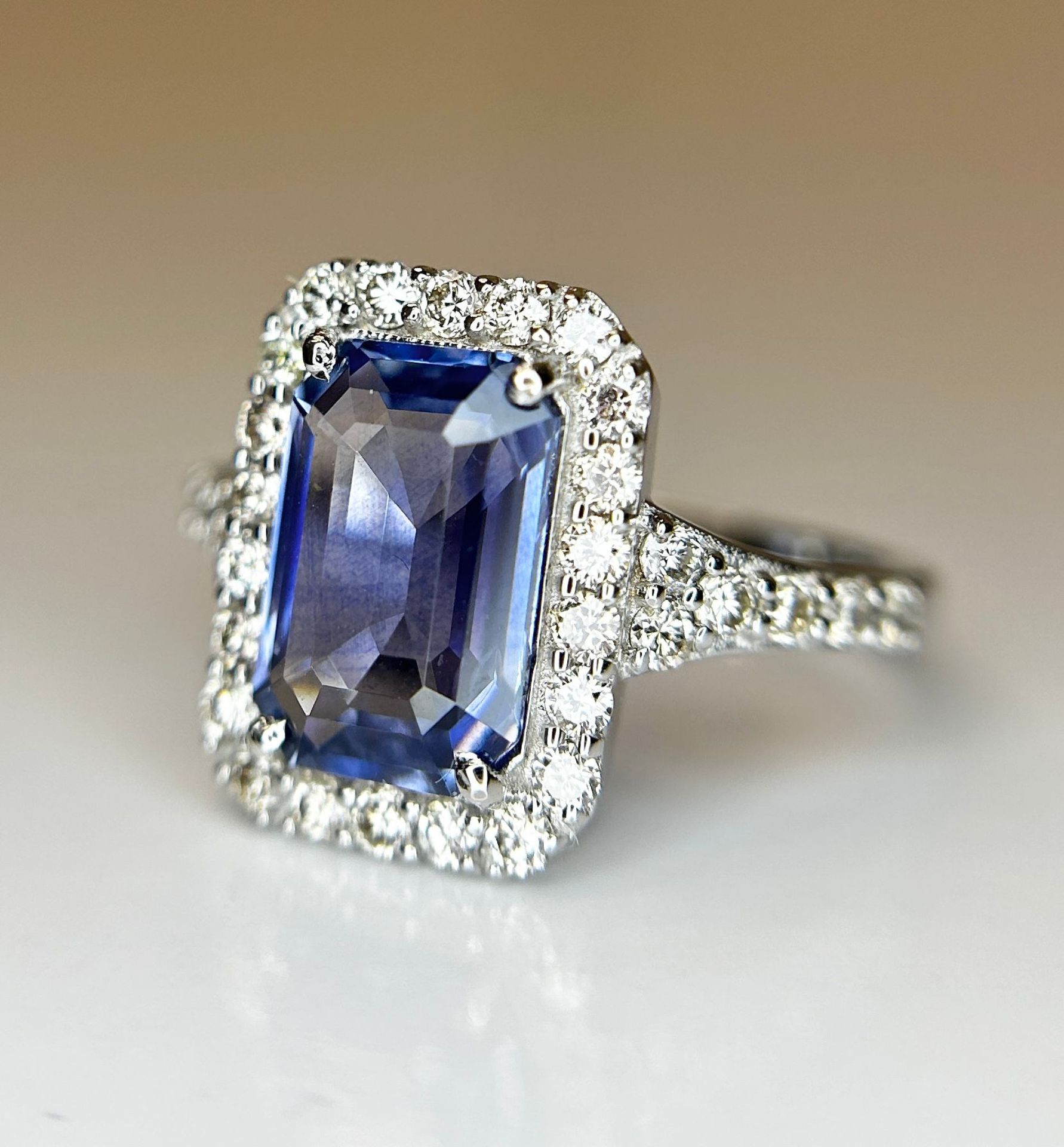 2.53 CT Unheated/untreated Cornflower Blue Sapphire Natural Diamonds & 18k Gold - Image 5 of 8
