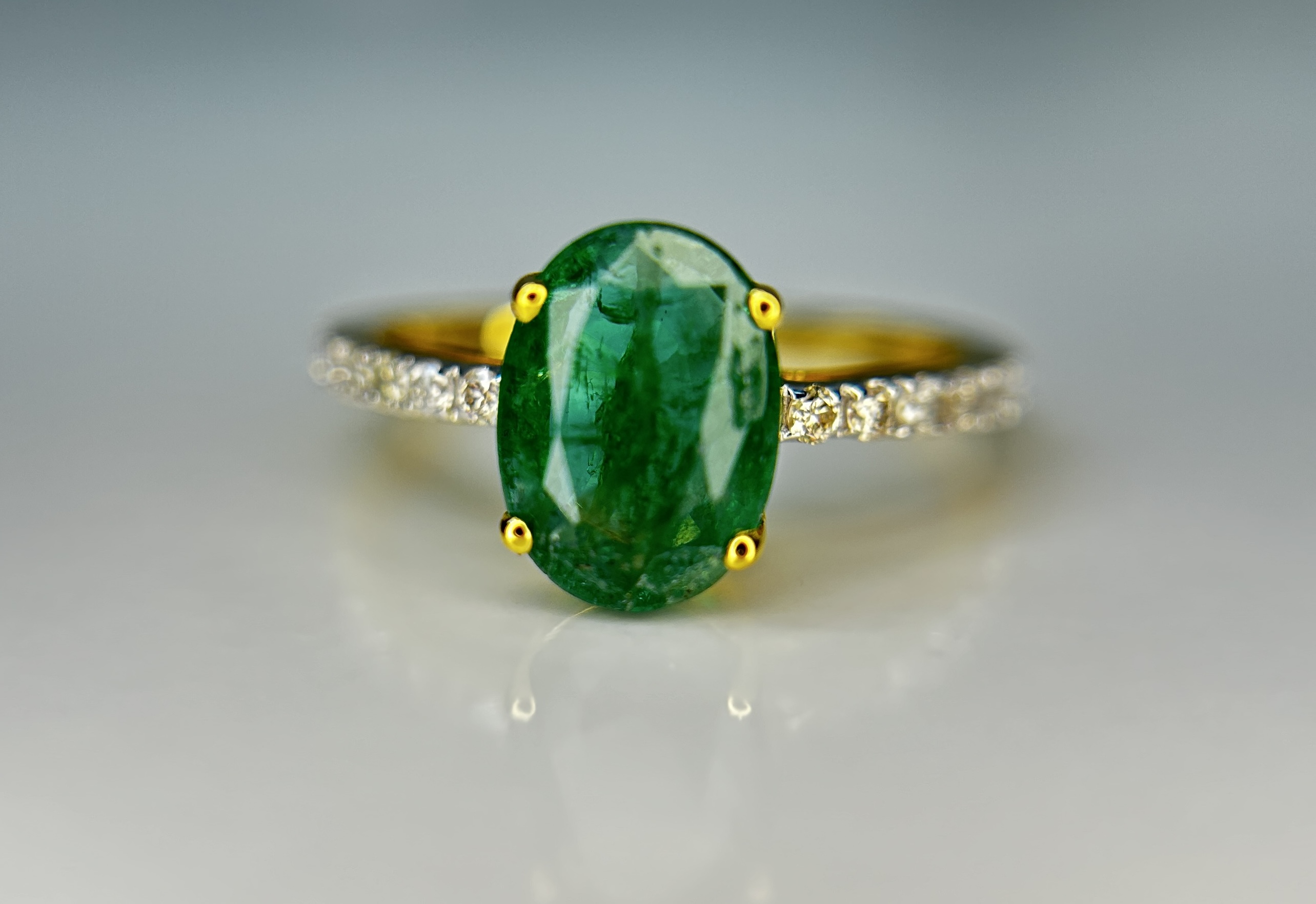 Beautiful Natural Emerald 2.02 CT With Natural Diamonds & 18k Gold - Image 7 of 8