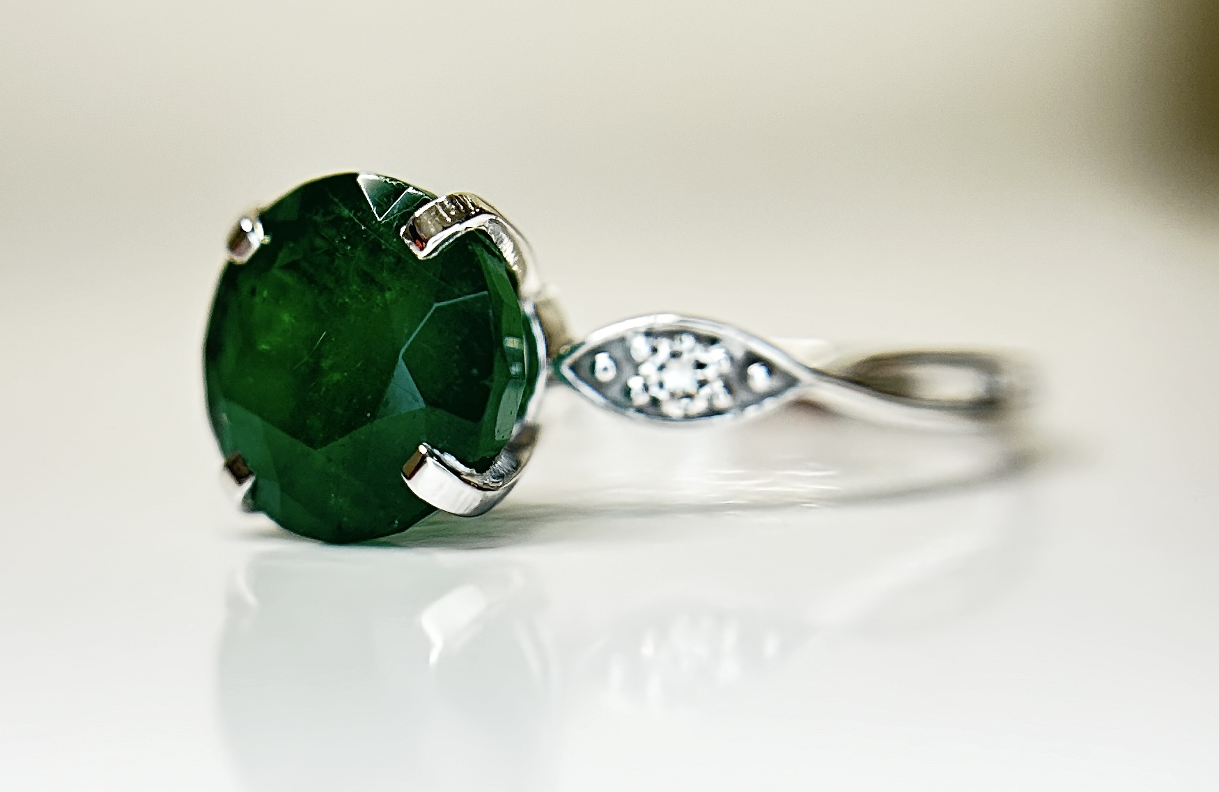 Beautiful 2.74 CT Natural Emerald Ring With Natural Diamonds & Platinum 950 - Image 10 of 11