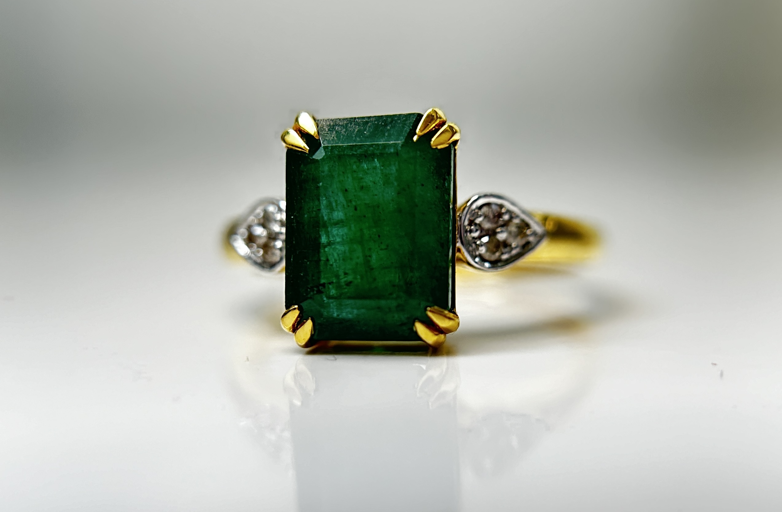 Beautiful Natural Emerald 2.96 With Natural Diamonds & 18k Gold - Image 9 of 10
