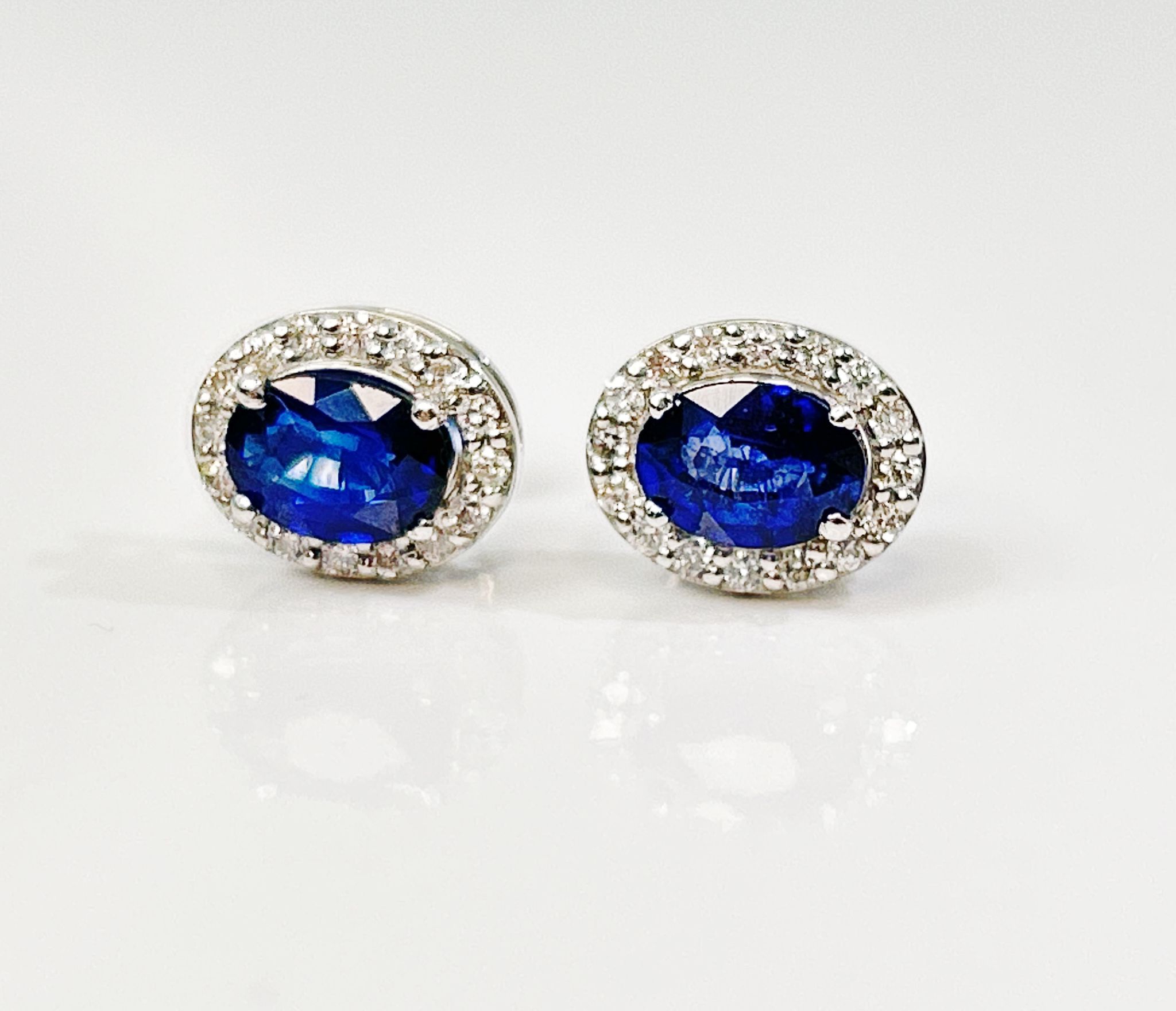 Beautiful Natural Unheated Blue Sapphire earrings with diamonds & Platinum - Image 2 of 7