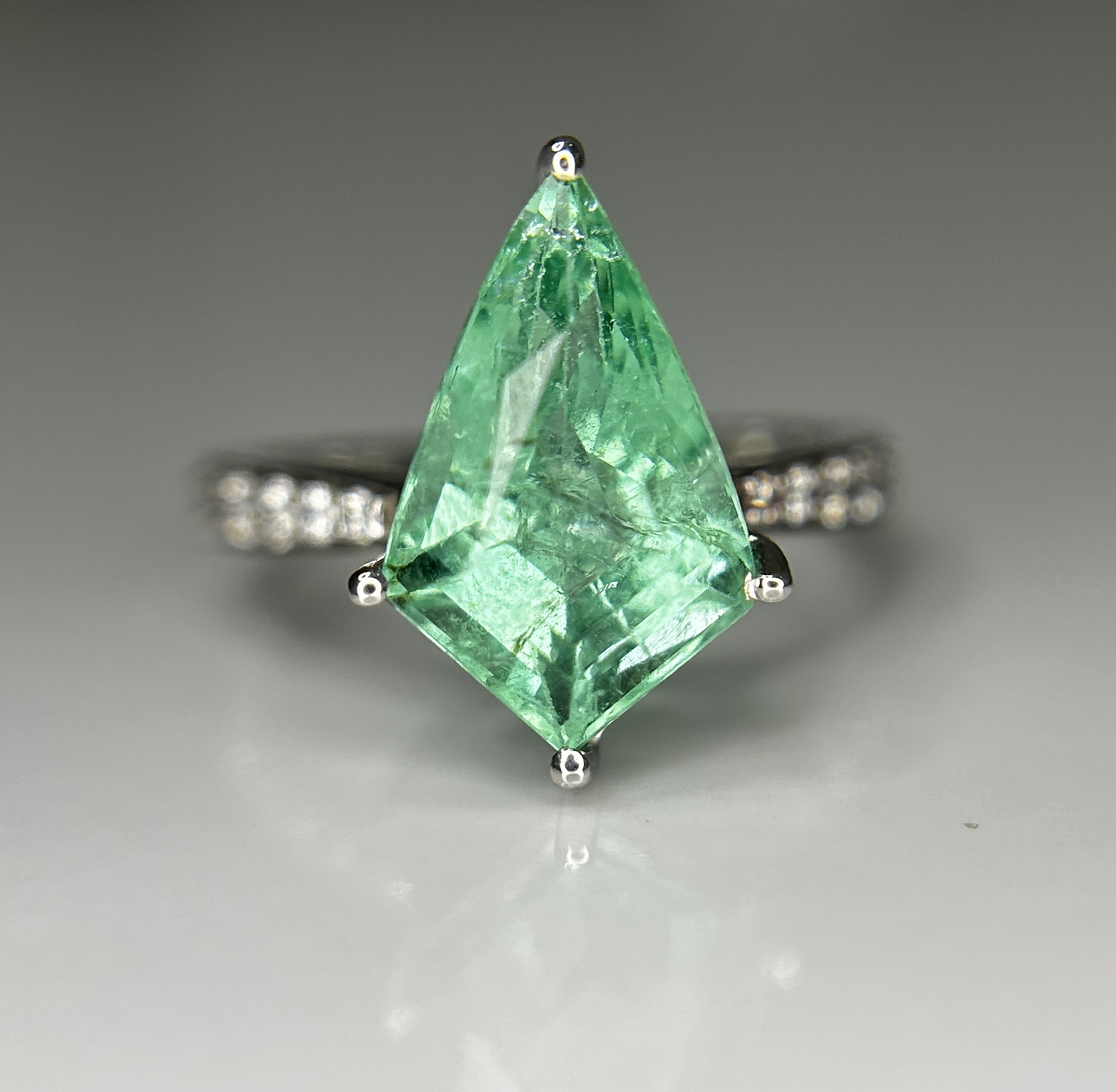 Beautiful Natural Columbian Emerald 3.63 CT With Natural Diamonds & 14k Gold - Bild 9 aus 13