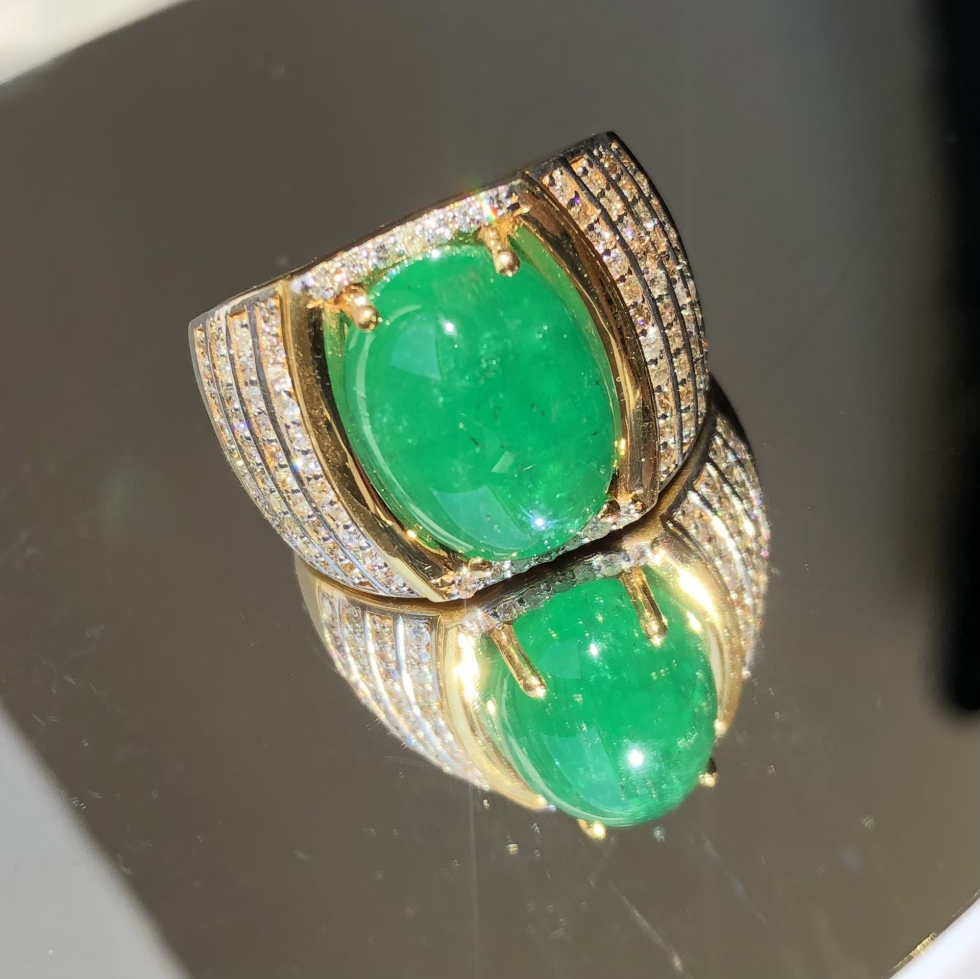Beautiful 10.97 Carat Natural Emerald Man Ring With Natural Diamonds and 18k Gold - Image 6 of 7