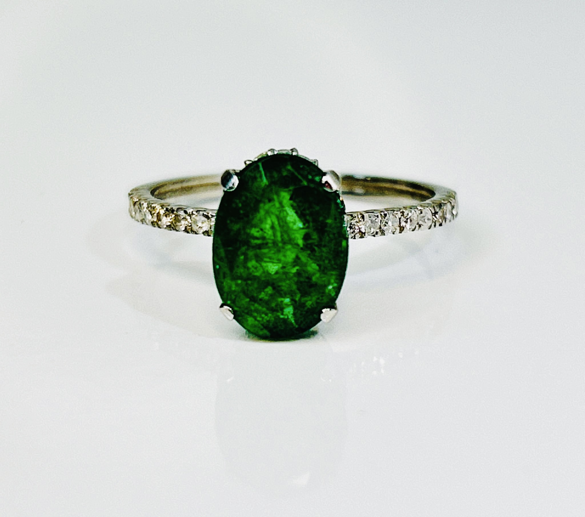 Beautiful 2.60 CT Natural Emerald Ring With Natural Diamonds & Platinum 950 - Image 2 of 6