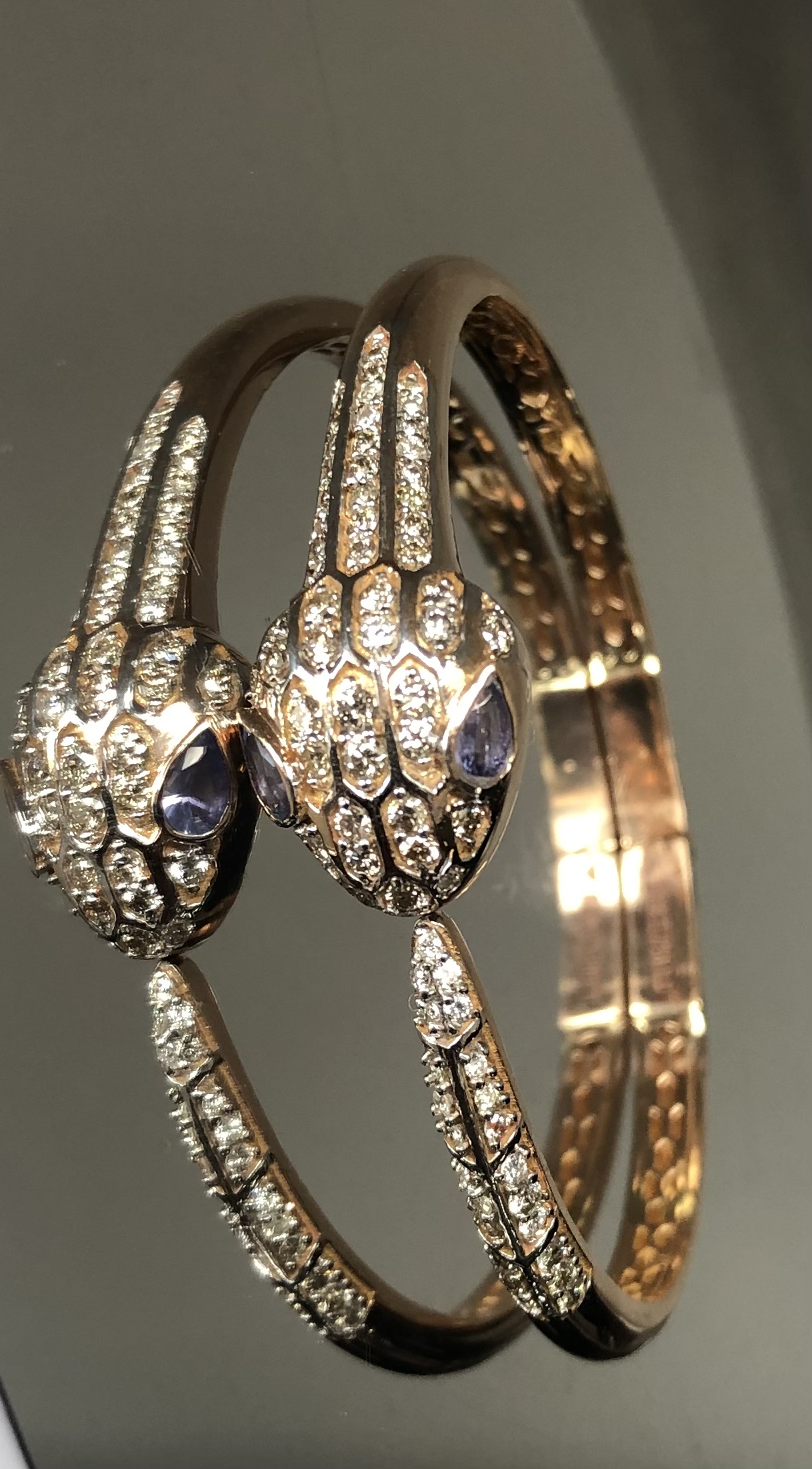 Beautiful Natural Diamond and Tanzanite Snake Bracelet With 18k Rose Gold - Image 2 of 8