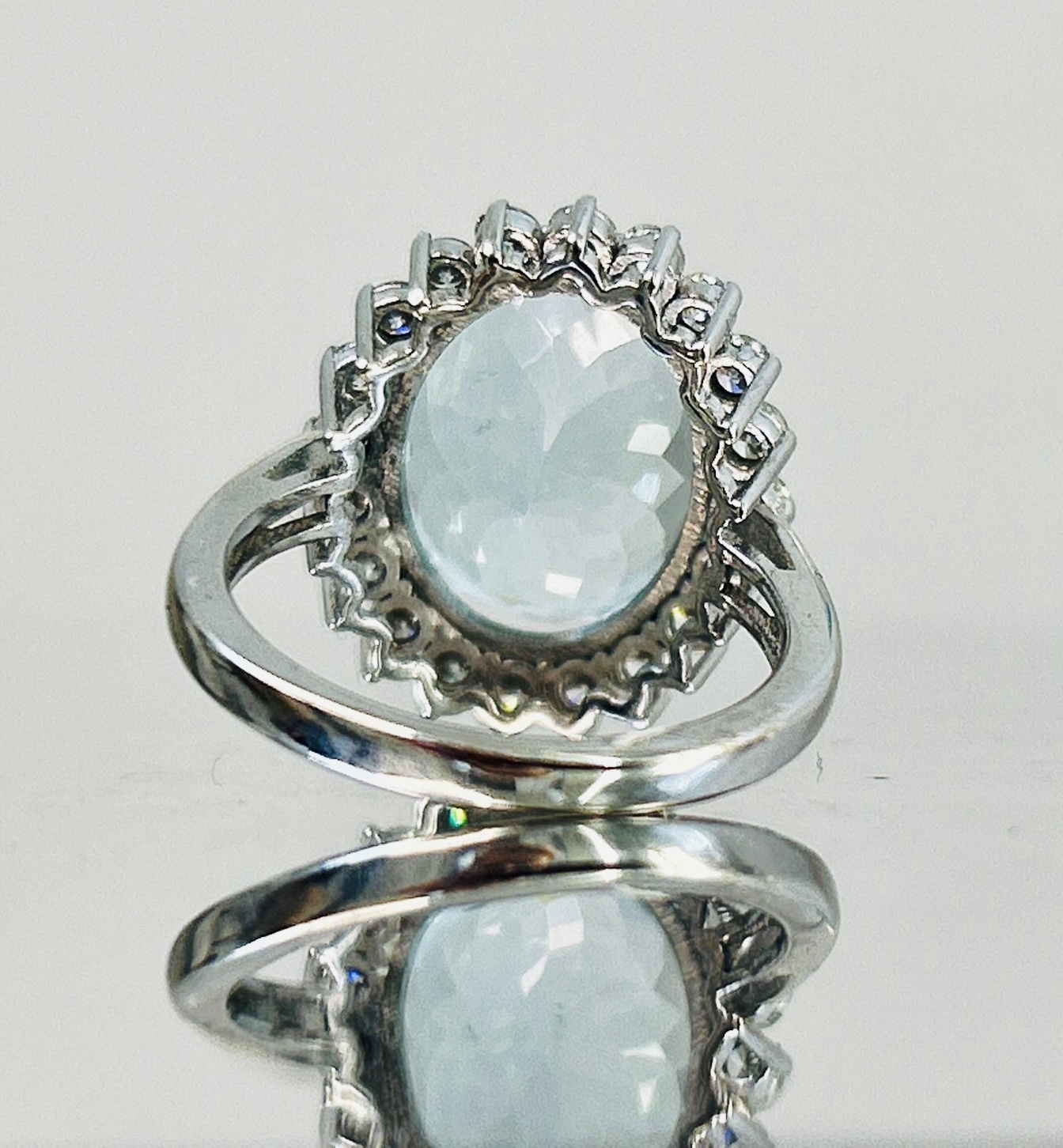 Beautiful Natural Flawless 7.30 CT Aquamarine Ring With Diamonds and 18k Gold - Image 6 of 7