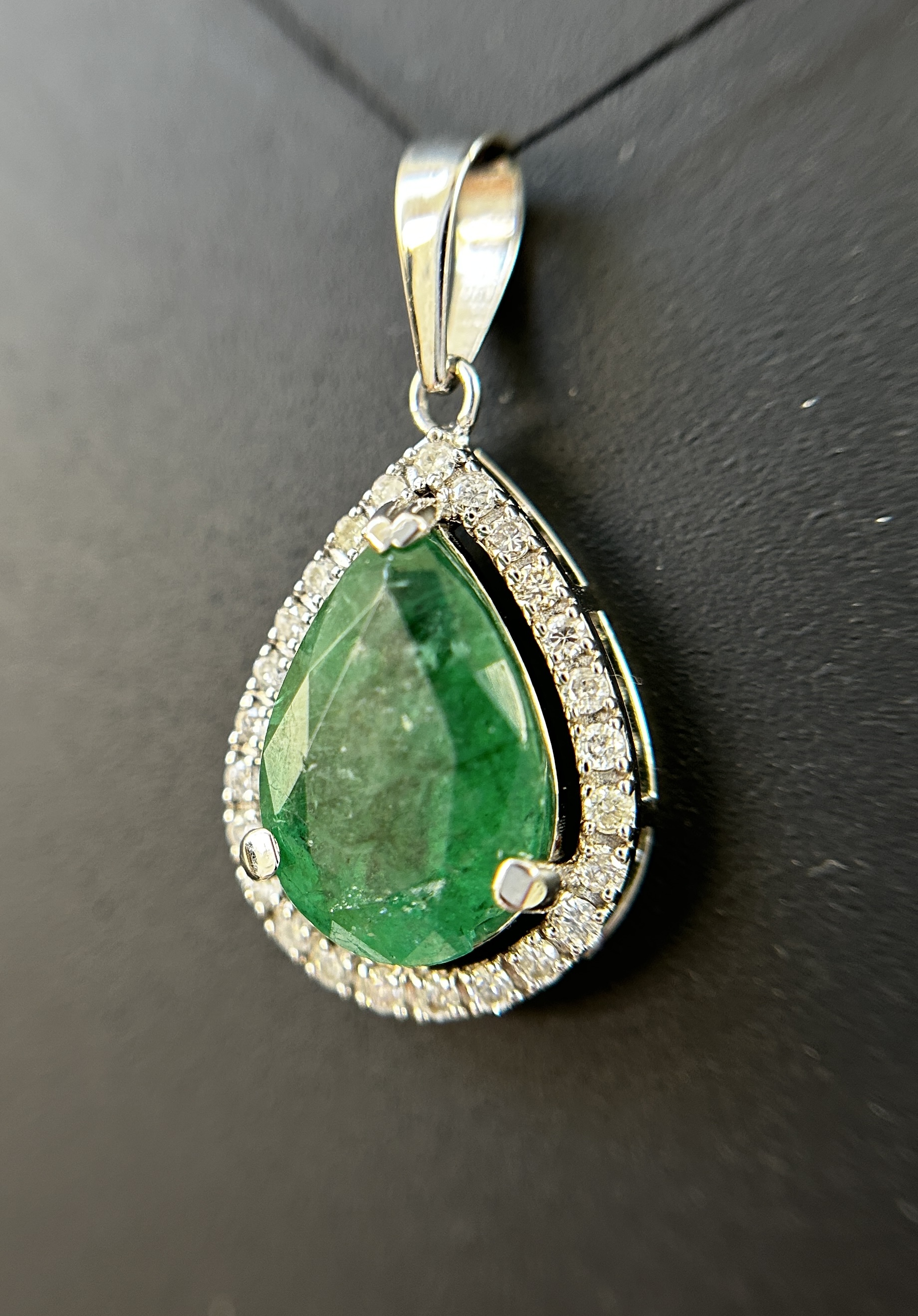 Beautiful Natural Emerald 4.16CT With Natural Diamonds & 18k Gold - Image 9 of 10