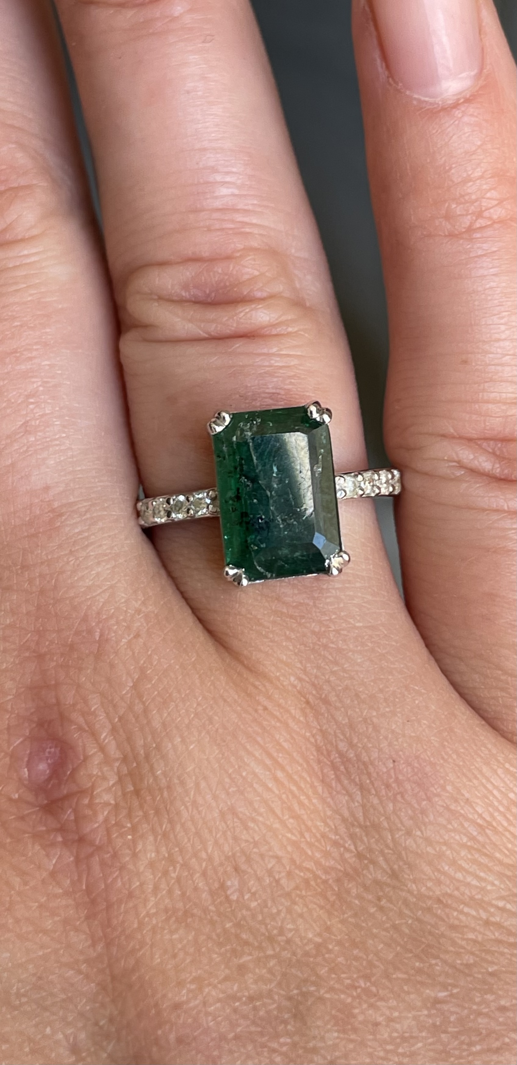Beautiful 3.46 Carats Natural Emerald Ring Natural Diamonds & 18k Gold - Image 6 of 6