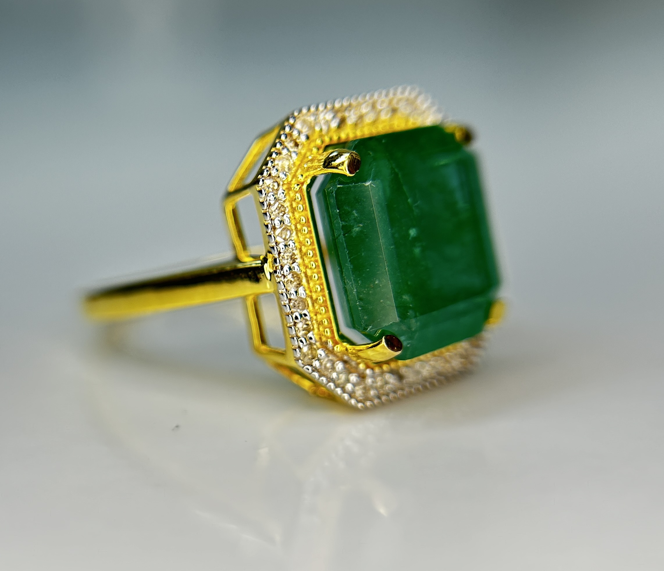 Beautiful Natural Emerald 3.99ct With Natural Diamonds & 18k Gold - Image 6 of 9