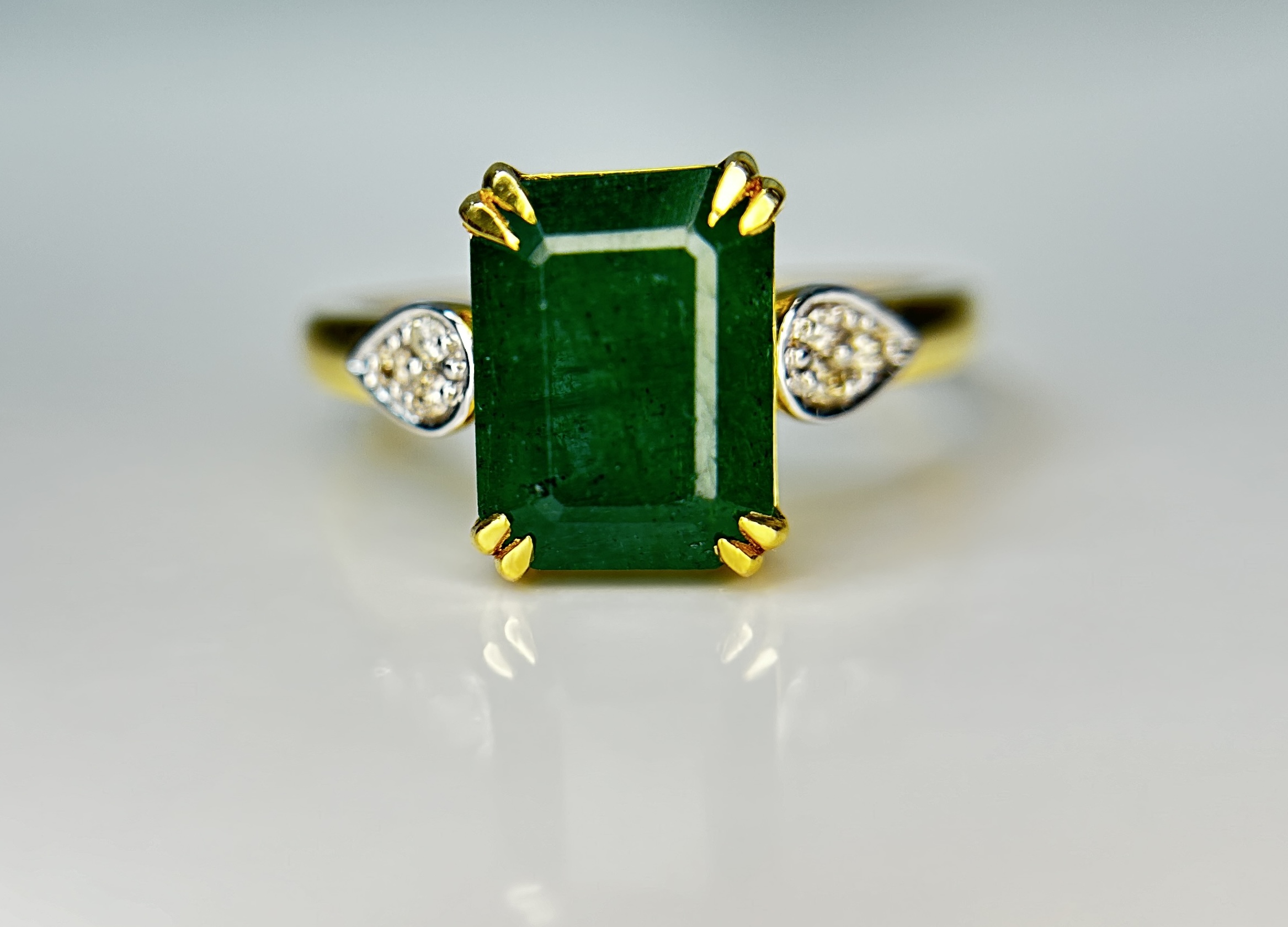Beautiful Natural Emerald 2.96 With Natural Diamonds & 18k Gold