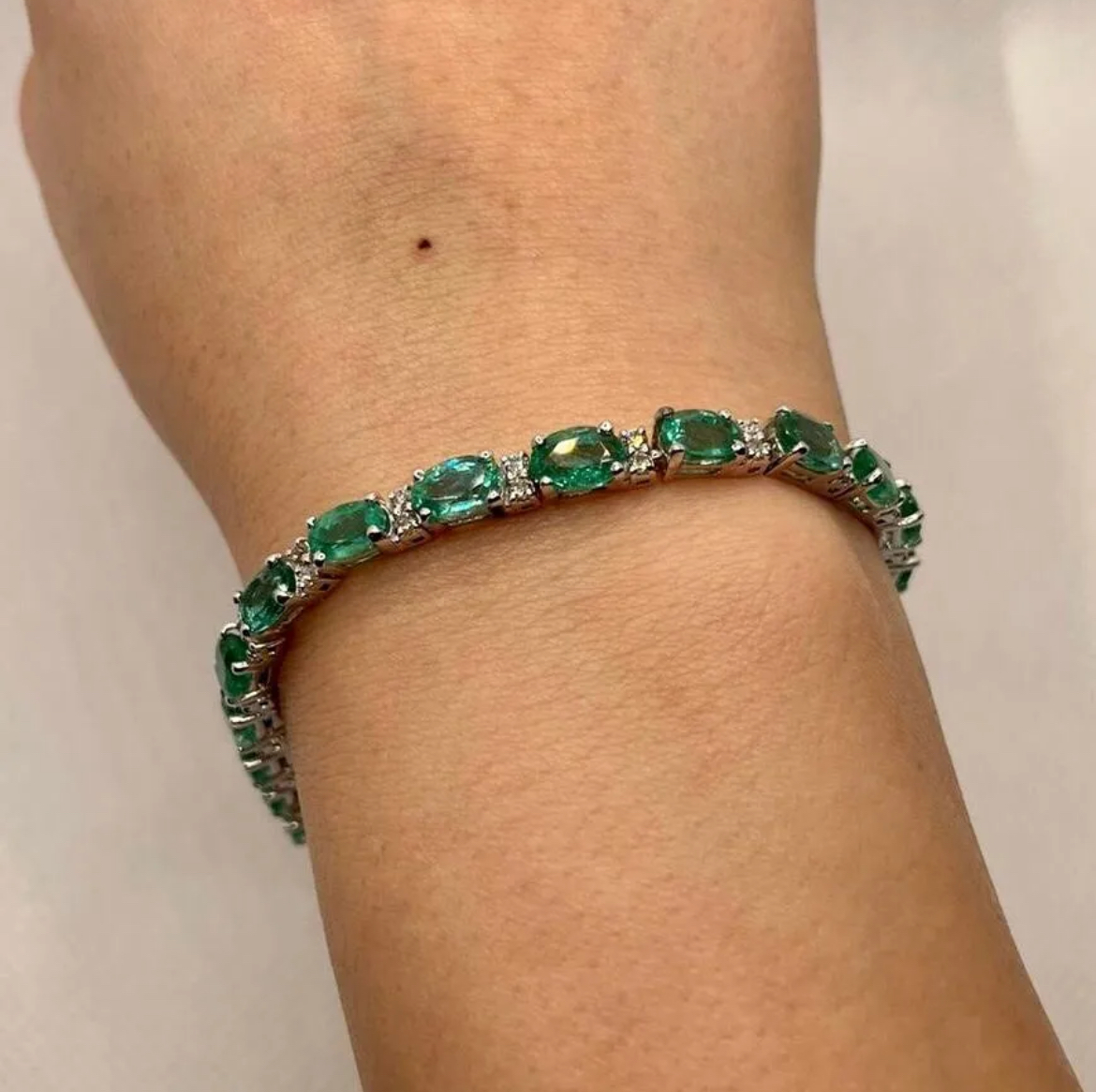 Beautiful 11.10 CTS Natural Emerald Bracelet With Natural Diamonds&18k Gold - Image 13 of 13