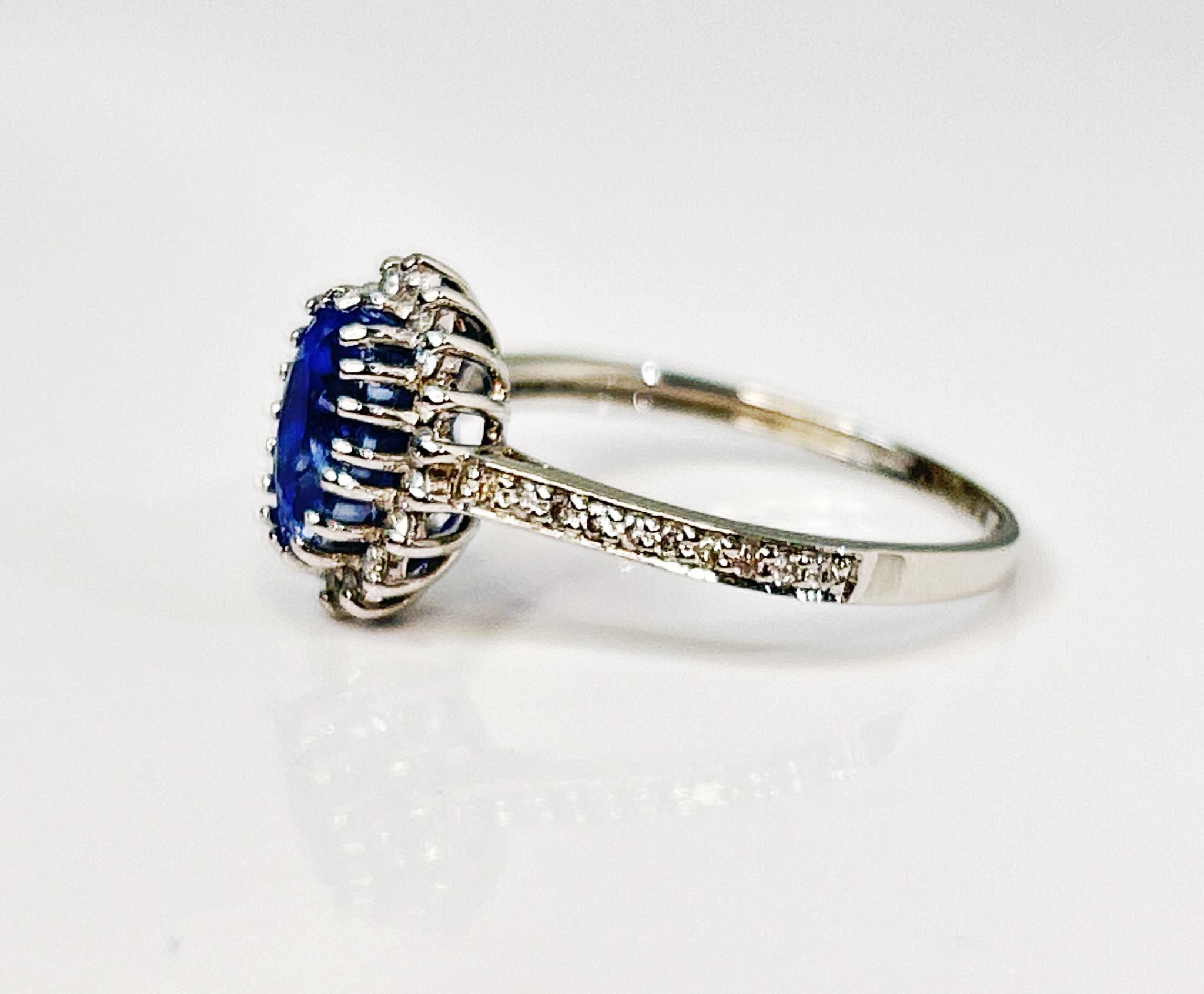 Beautiful 2.24 CT Unheated Burma Blue Sapphire Diamonds & Platinum - Image 4 of 6