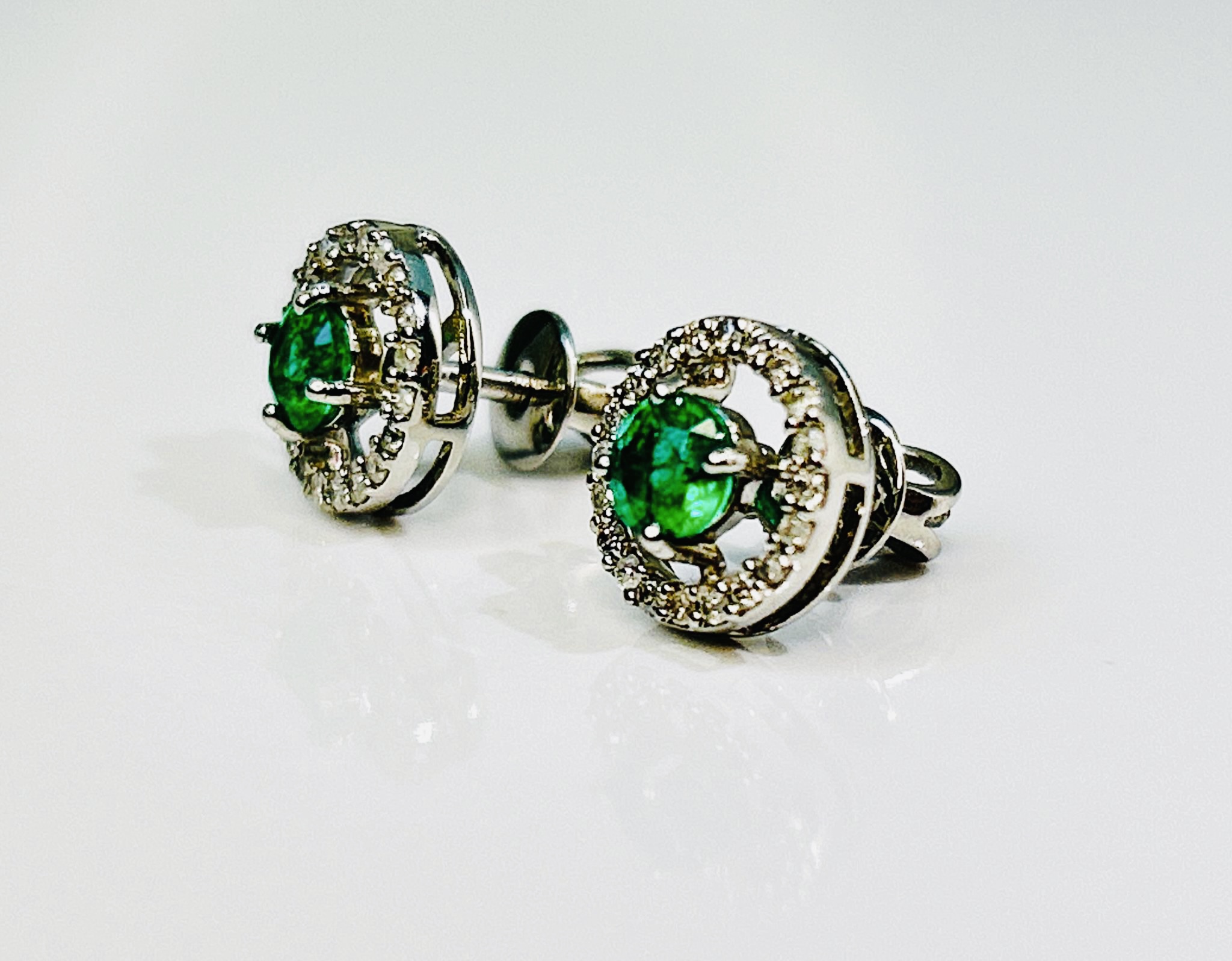 Beautiful Natural Emerald Halo Set Stud Earrings, Diamonds In Platinum 950 - Image 3 of 6