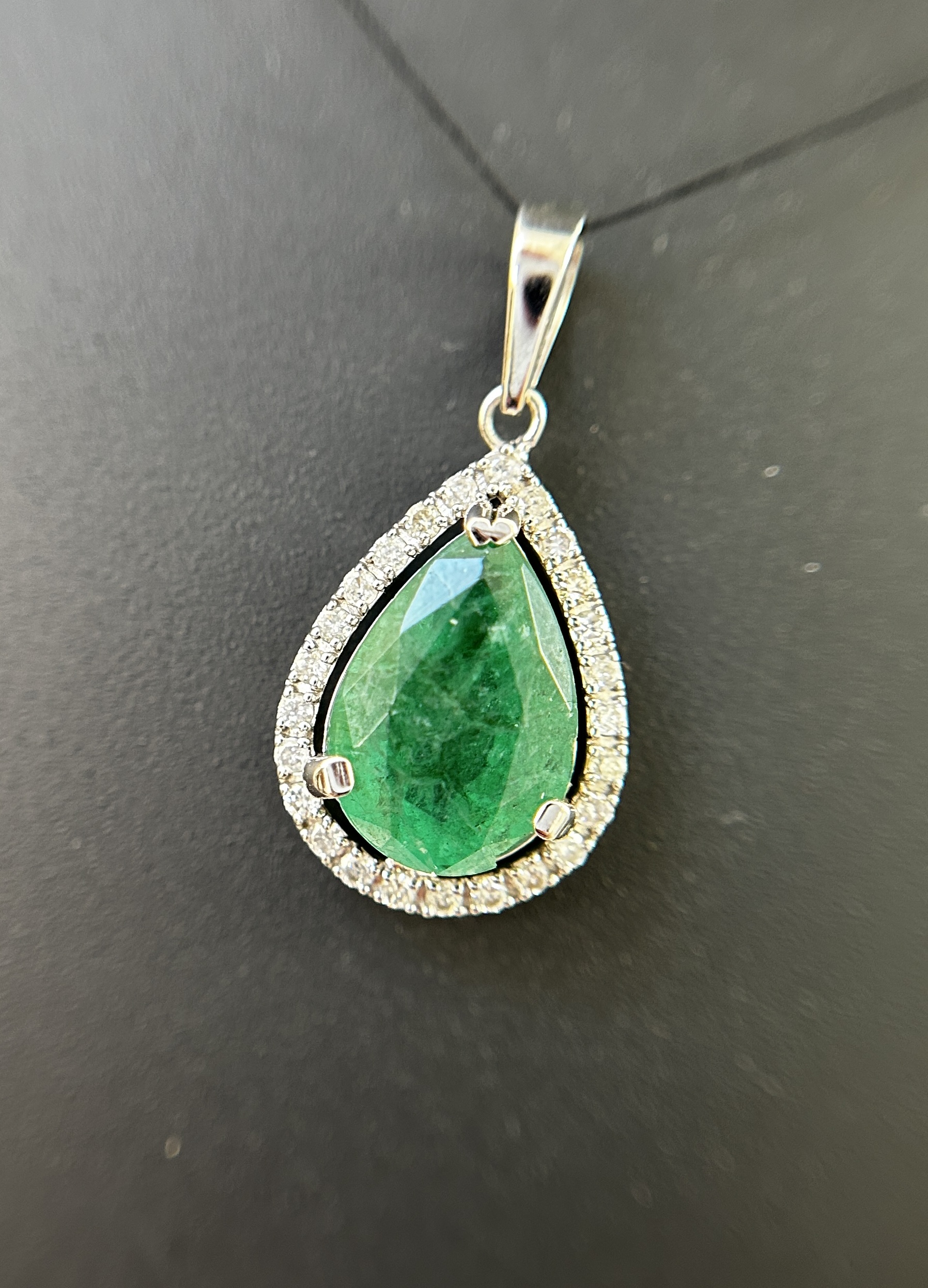 Beautiful Natural Emerald 4.16CT With Natural Diamonds & 18k Gold - Image 8 of 10