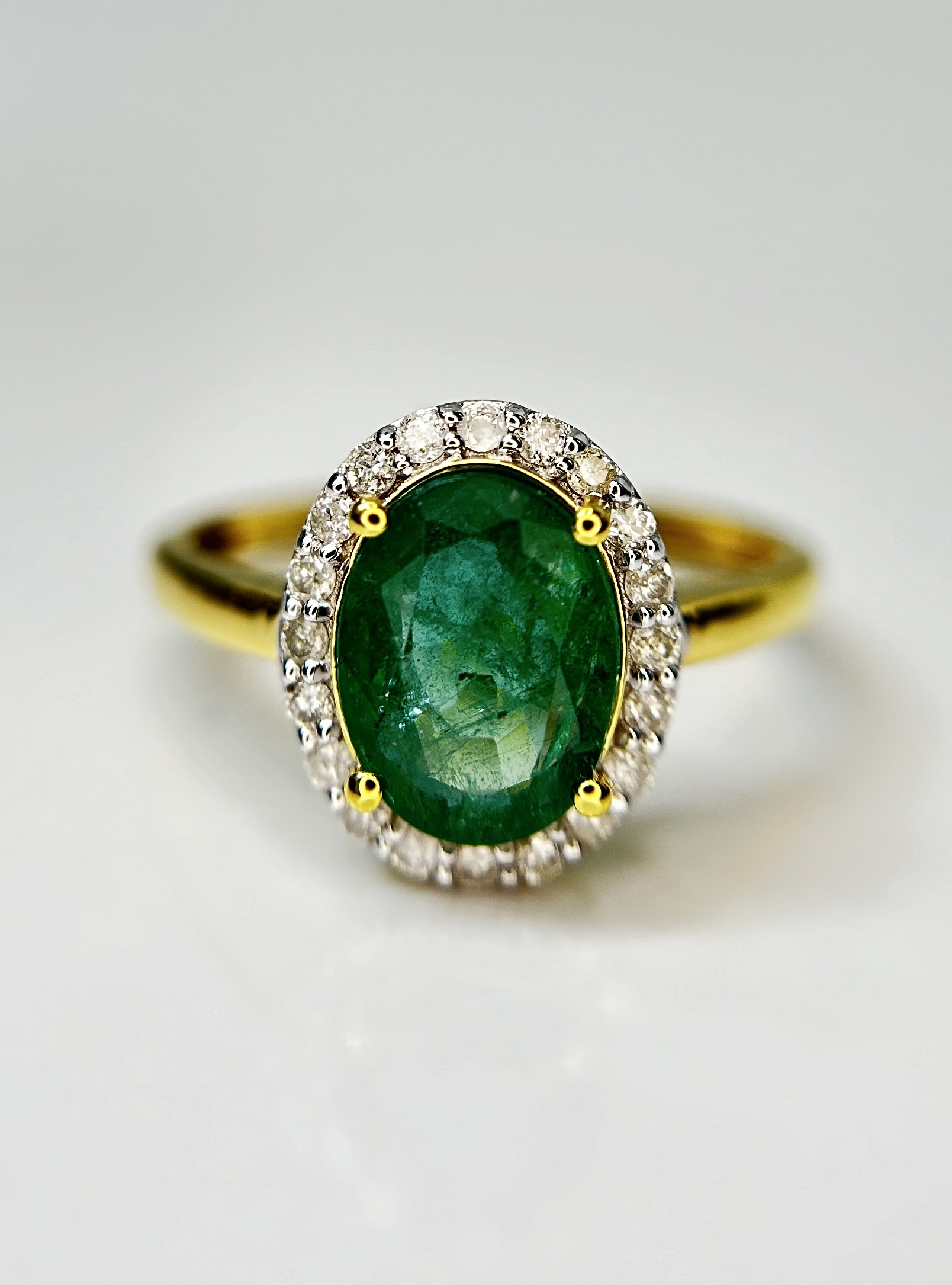 Beautiful Natural Emerald 1.52 CT With Natural Diamonds & 18k Gold - Image 7 of 8