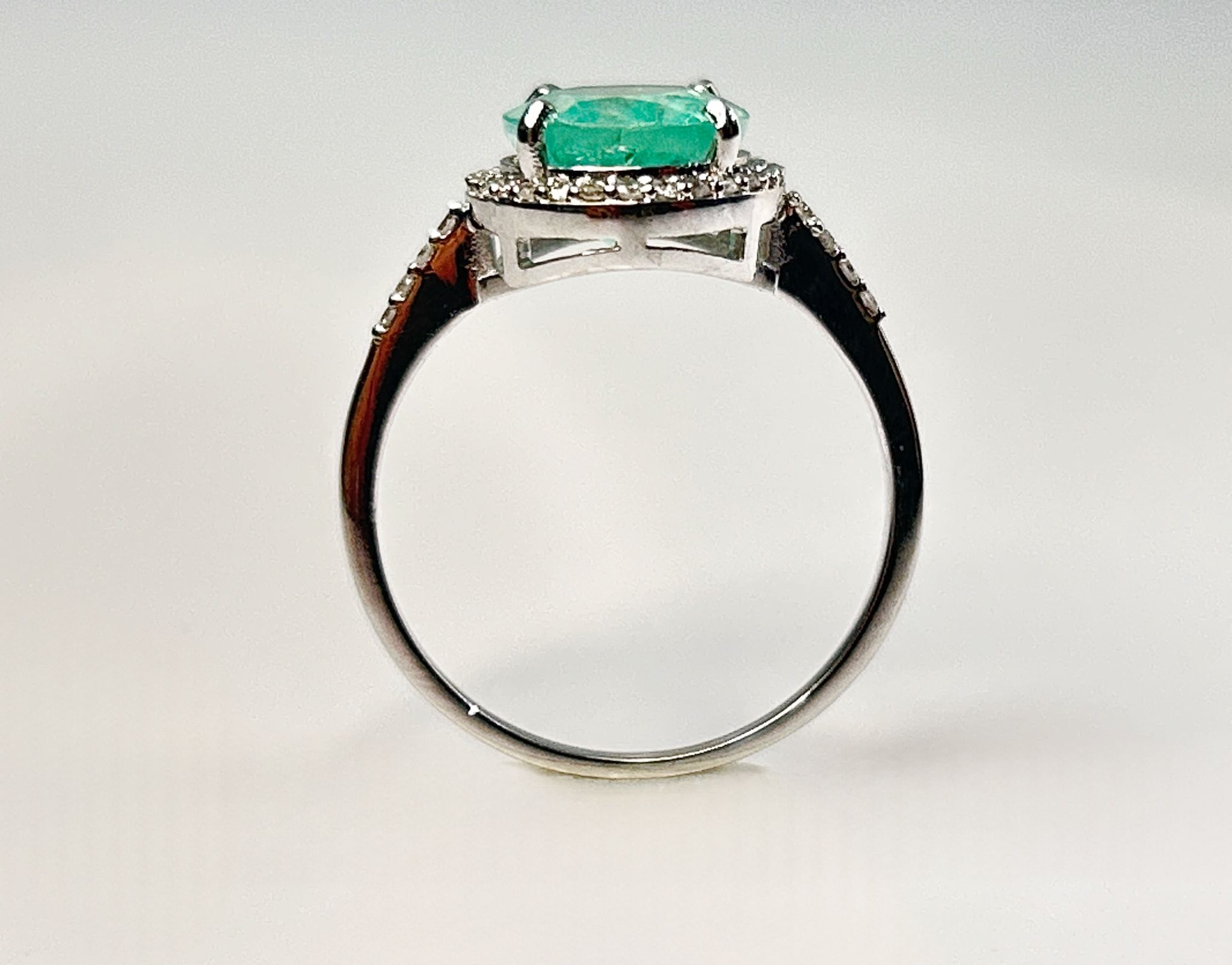 Beautiful 2.75 CT Untreated Natural Emerald Ring ,Diamonds & 18k Gold - Image 4 of 5