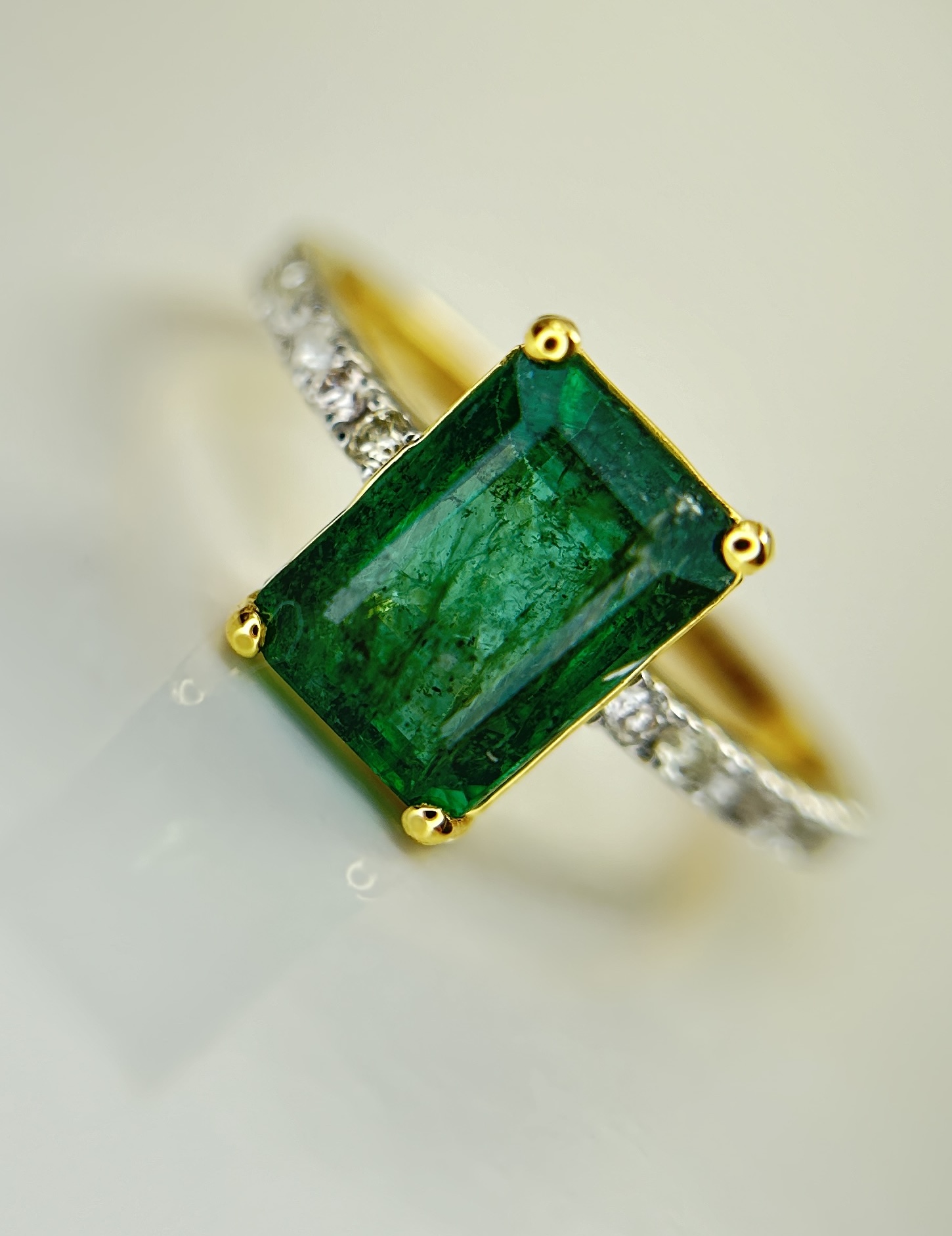 Beautiful Natural Emerald 2.41 CT With Natural Diamonds & 18k Gold
