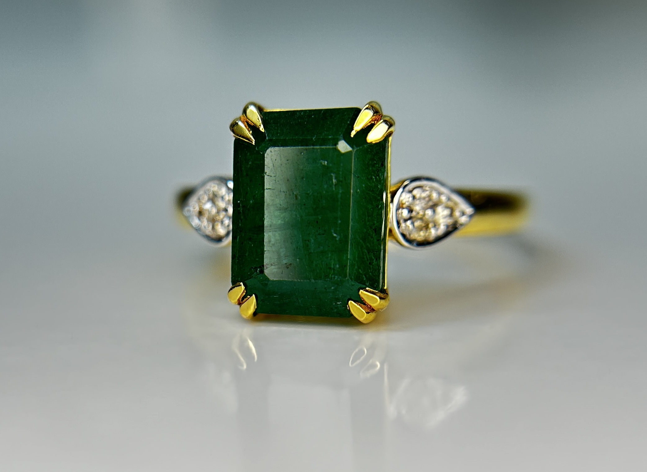 Beautiful Natural Emerald 2.96 With Natural Diamonds & 18k Gold - Image 7 of 10