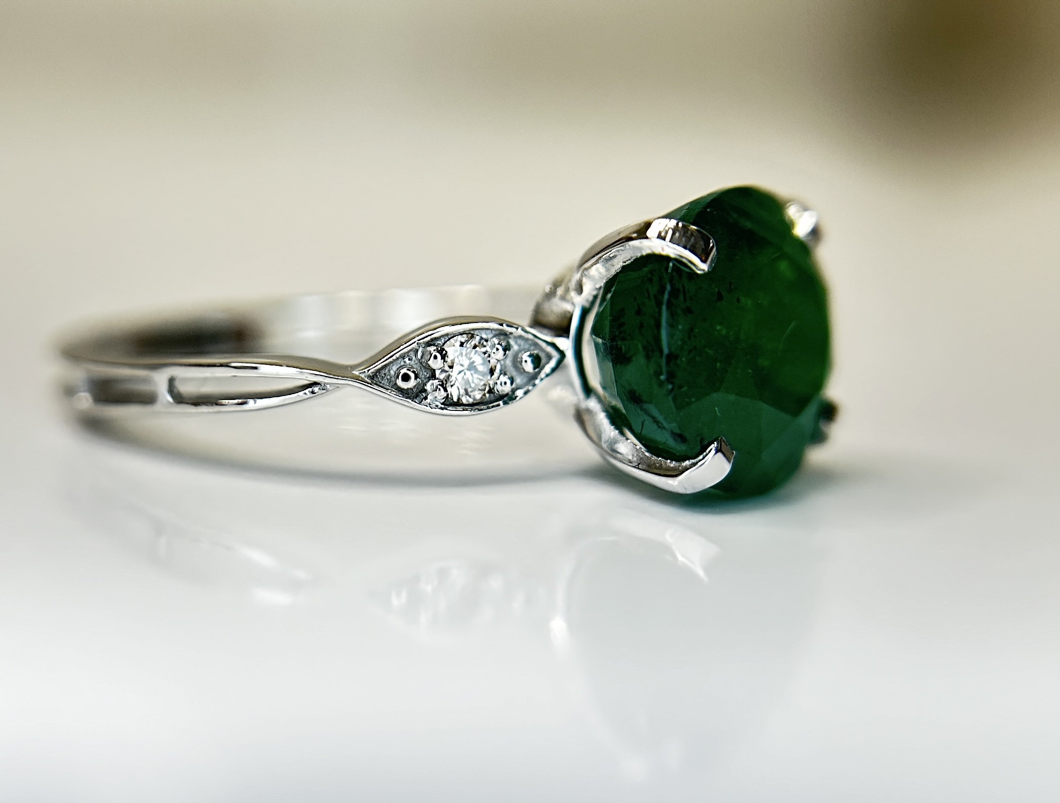 Beautiful 2.74 CT Natural Emerald Ring With Natural Diamonds & Platinum 950 - Image 8 of 11