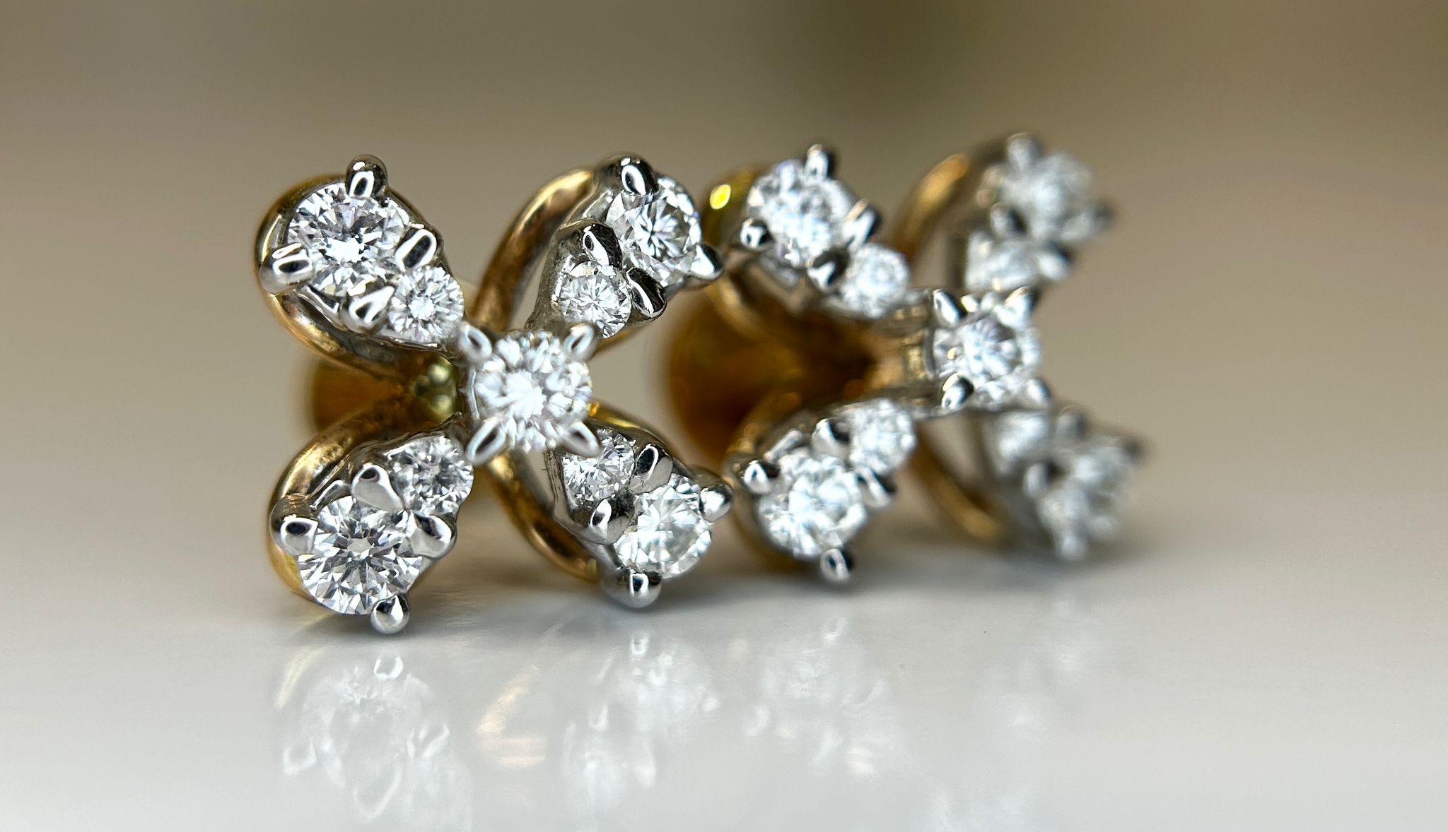 Beautiful 0.80 CT Round VVS Natural Diamond Stud Earrings 18k White Gold - Image 2 of 6
