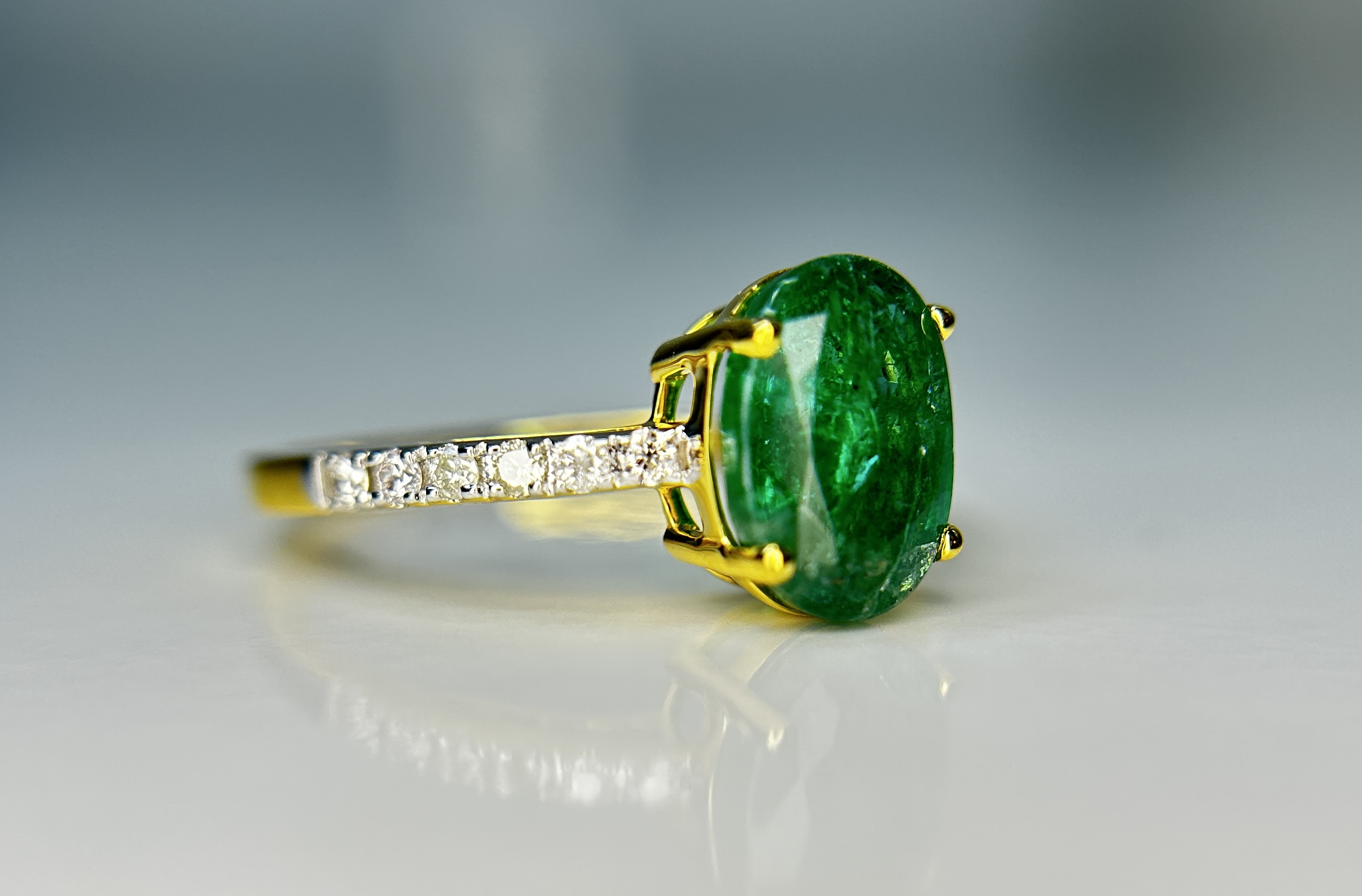 Beautiful Natural Emerald 2.02 CT With Natural Diamonds & 18k Gold - Image 6 of 8