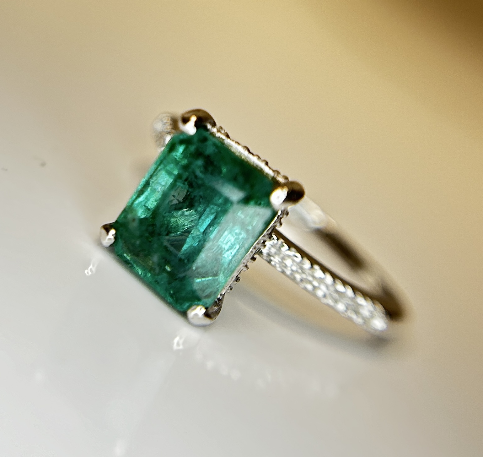 Beautiful Natural Emerald 2.64 CT With Natural Diamonds & 18k Gold