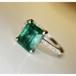 Beautiful Natural Emerald 2.64 CT With Natural Diamonds & 18k Gold