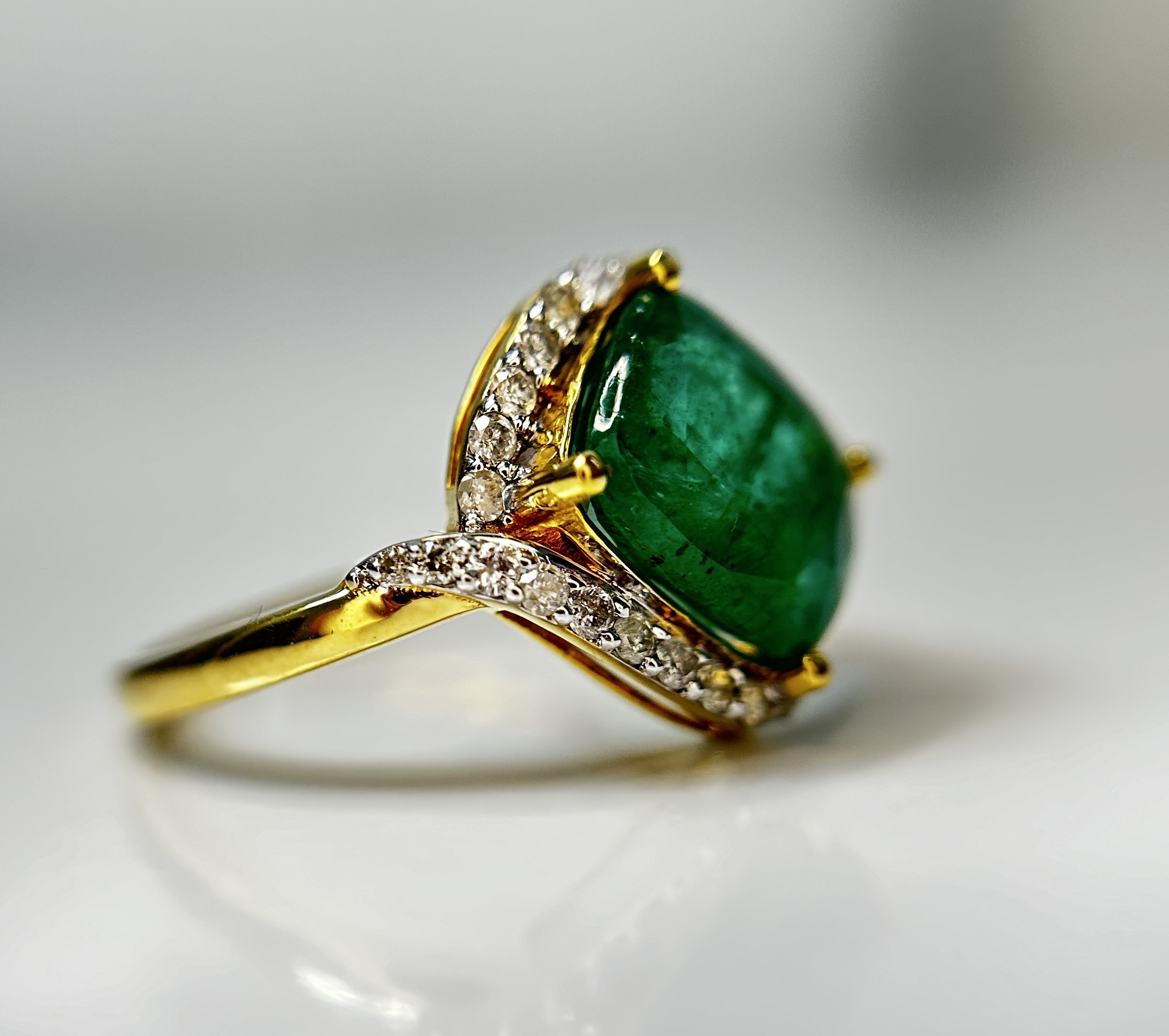 Beautiful Natural Emerald 3.04 CT With Natural Diamonds & 18k Gold - Image 9 of 13