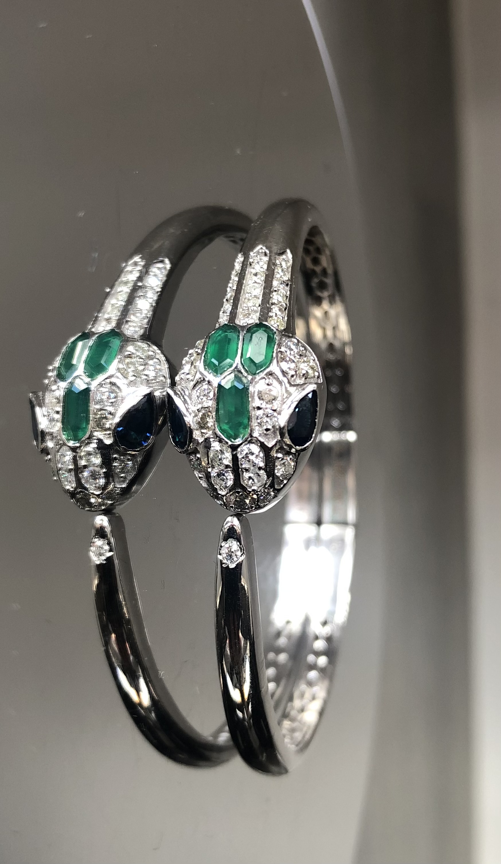 Beautiful Natural Diamond, Blue Sapphire and Green Onyx Snake Bracelet With 18k White Gold - Image 2 of 7