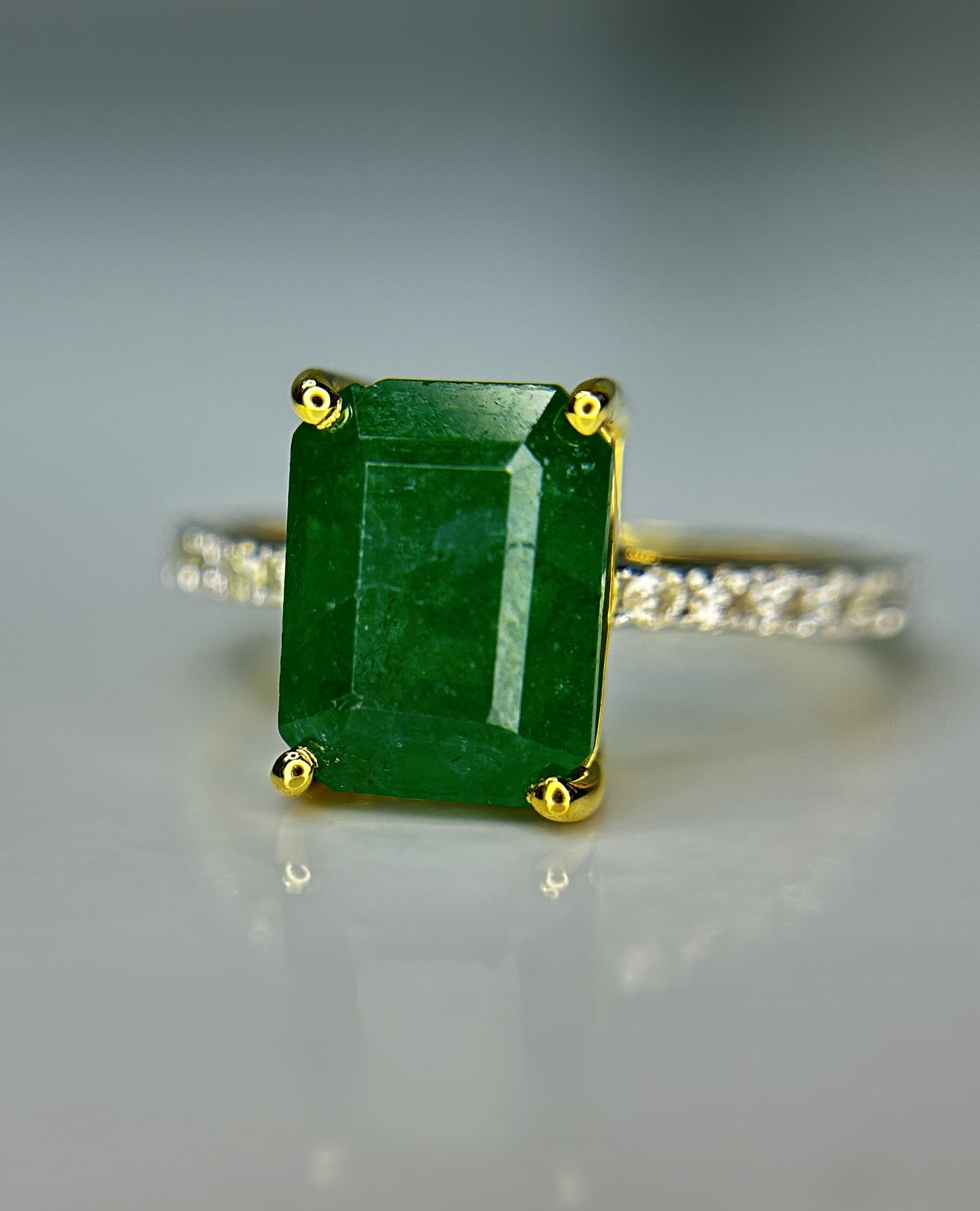 Beautiful Natural Emerald 2.96 CT With Natural Diamonds & 18k Gold - Image 8 of 9