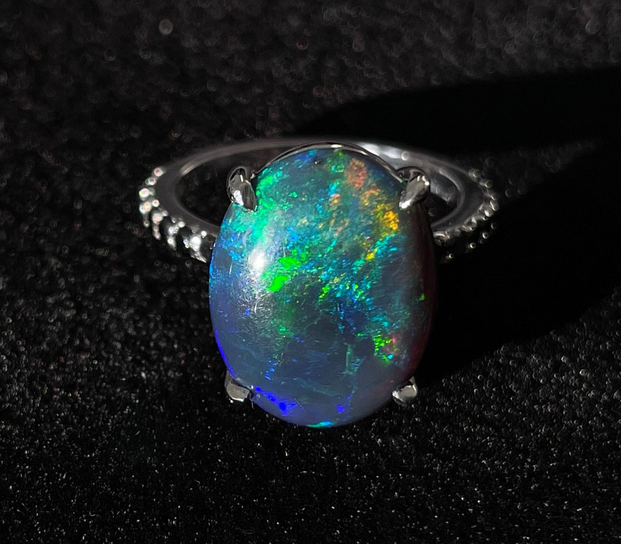 Beautiful 5.22 CT Natural Black Opal Ring With Natural Black Diamond & 18k Gold - Image 2 of 9