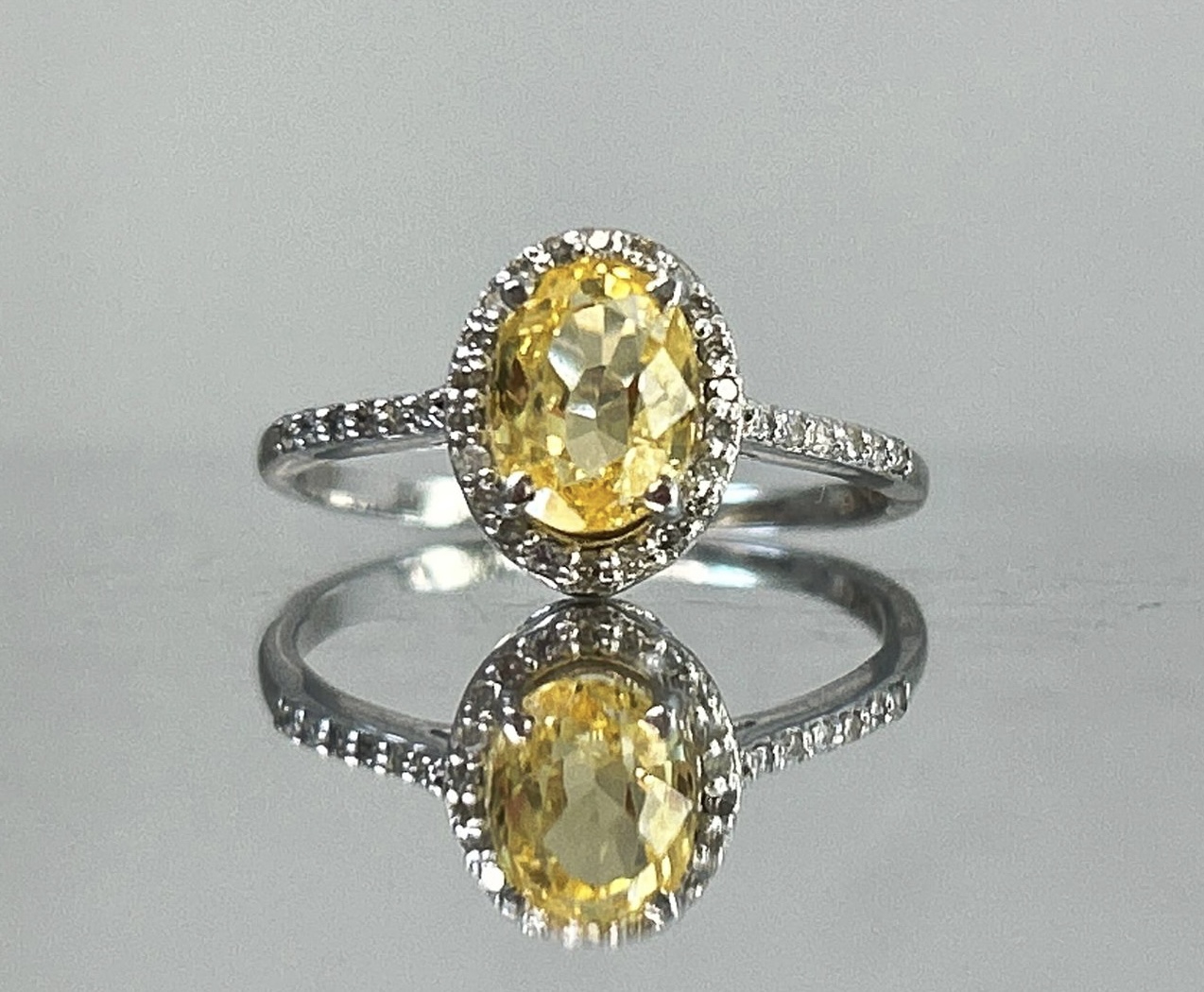 Beautiful Unheated Untreated Natural Ceylon yellow Sapphire Diamonds & 18k Gold - Image 2 of 7
