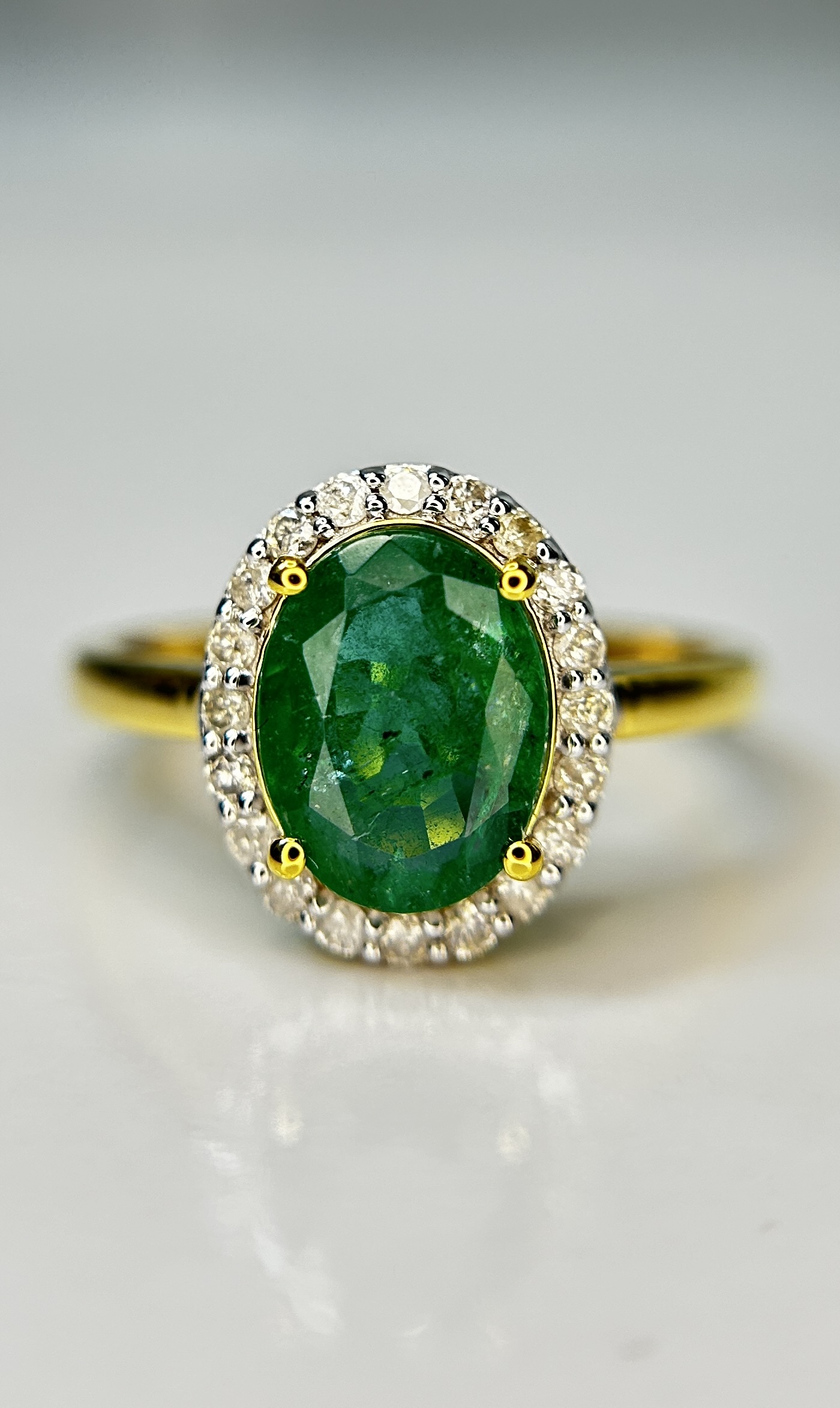 Beautiful Natural Emerald 1.52 CT With Natural Diamonds & 18k Gold - Image 2 of 8