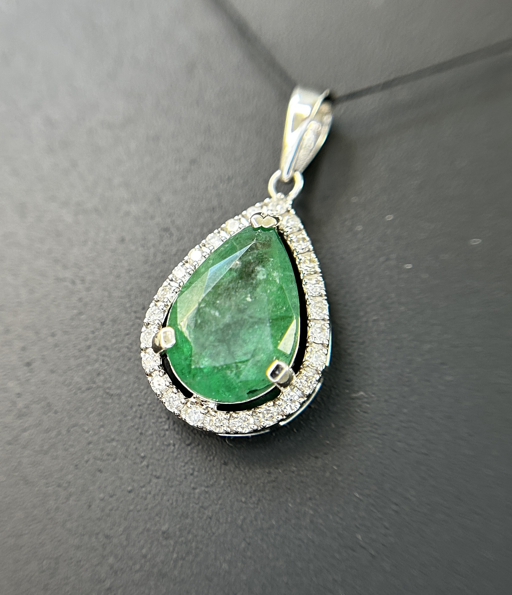 Beautiful Natural Emerald 4.16CT With Natural Diamonds & 18k Gold - Image 7 of 10