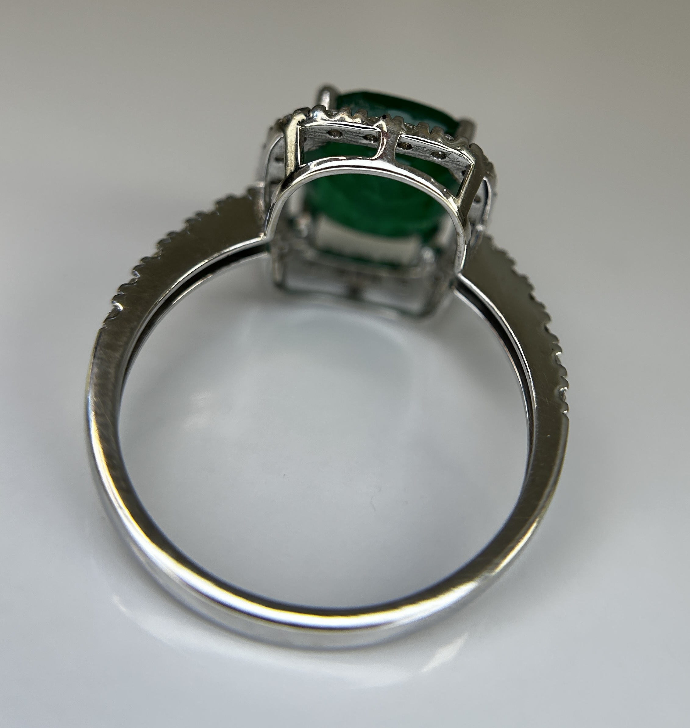 Beautiful Natural 2.81ct Emerald With Natural Diamonds & 18k Gold - Image 8 of 12