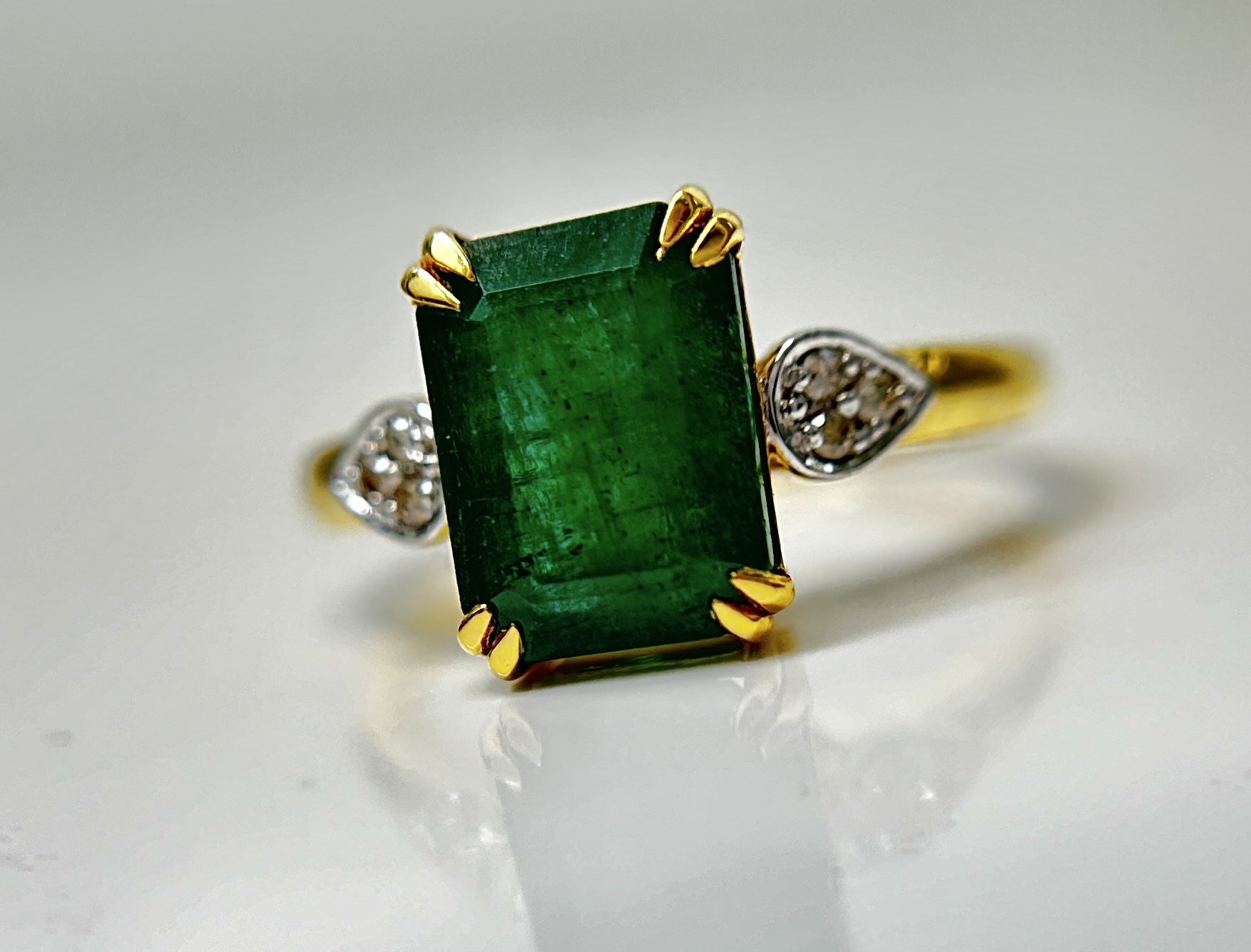 Beautiful Natural Emerald 2.96 With Natural Diamonds & 18k Gold - Image 8 of 10