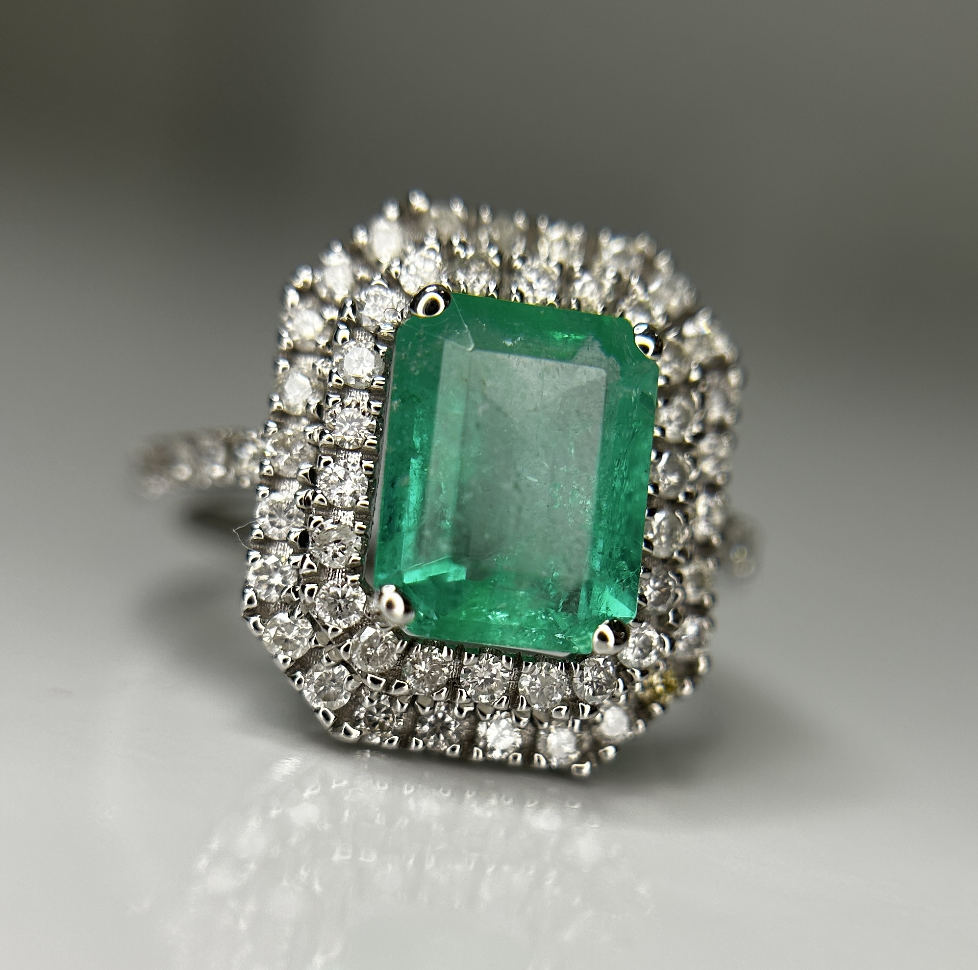 Beautiful Natural Columbian Emerald 2.23 CT With Natural Diamonds & 18k Gold - Image 12 of 14