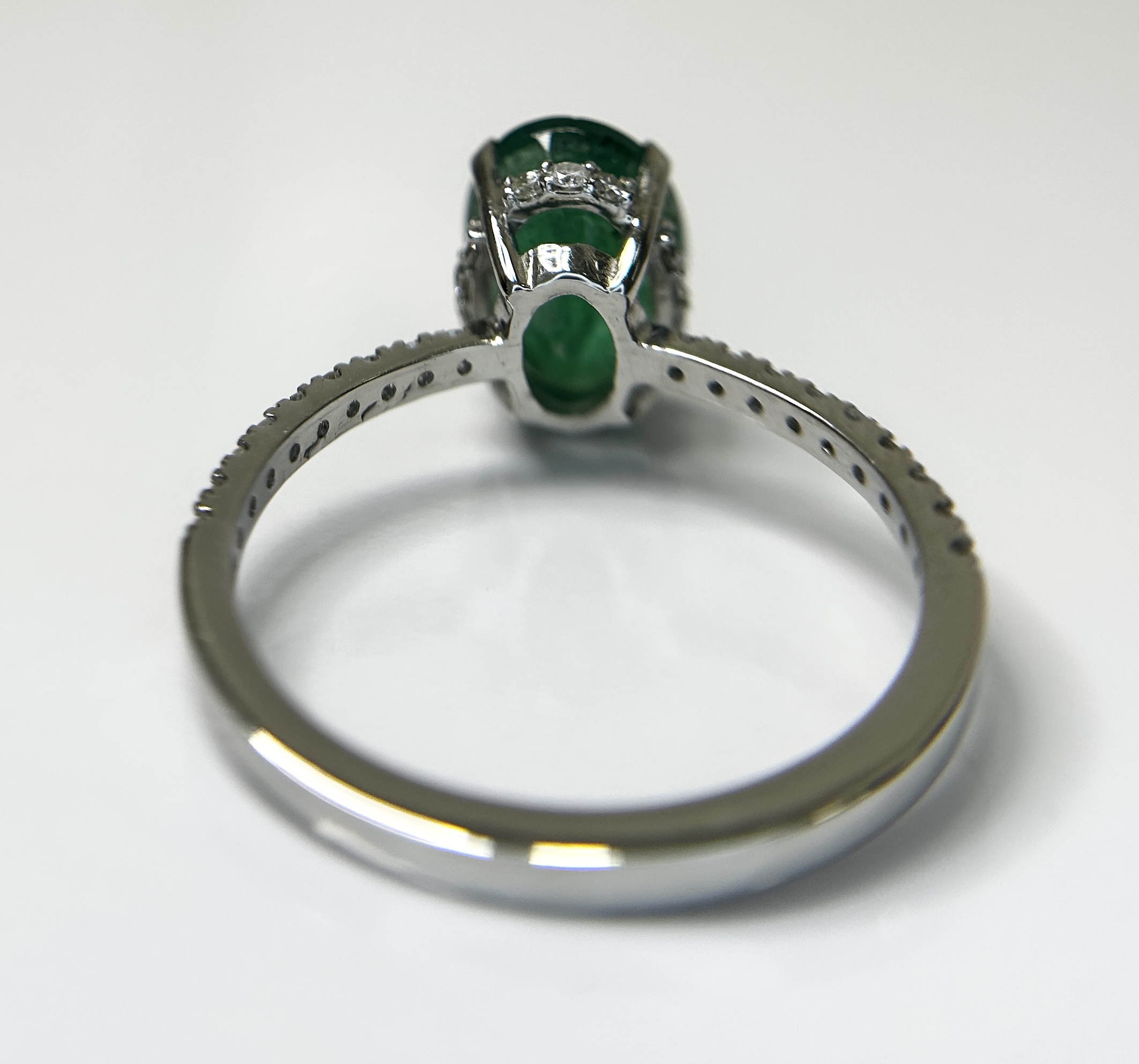 Beautiful 2.60 CT Natural Emerald Ring With Natural Diamonds & Platinum 950 - Image 5 of 9