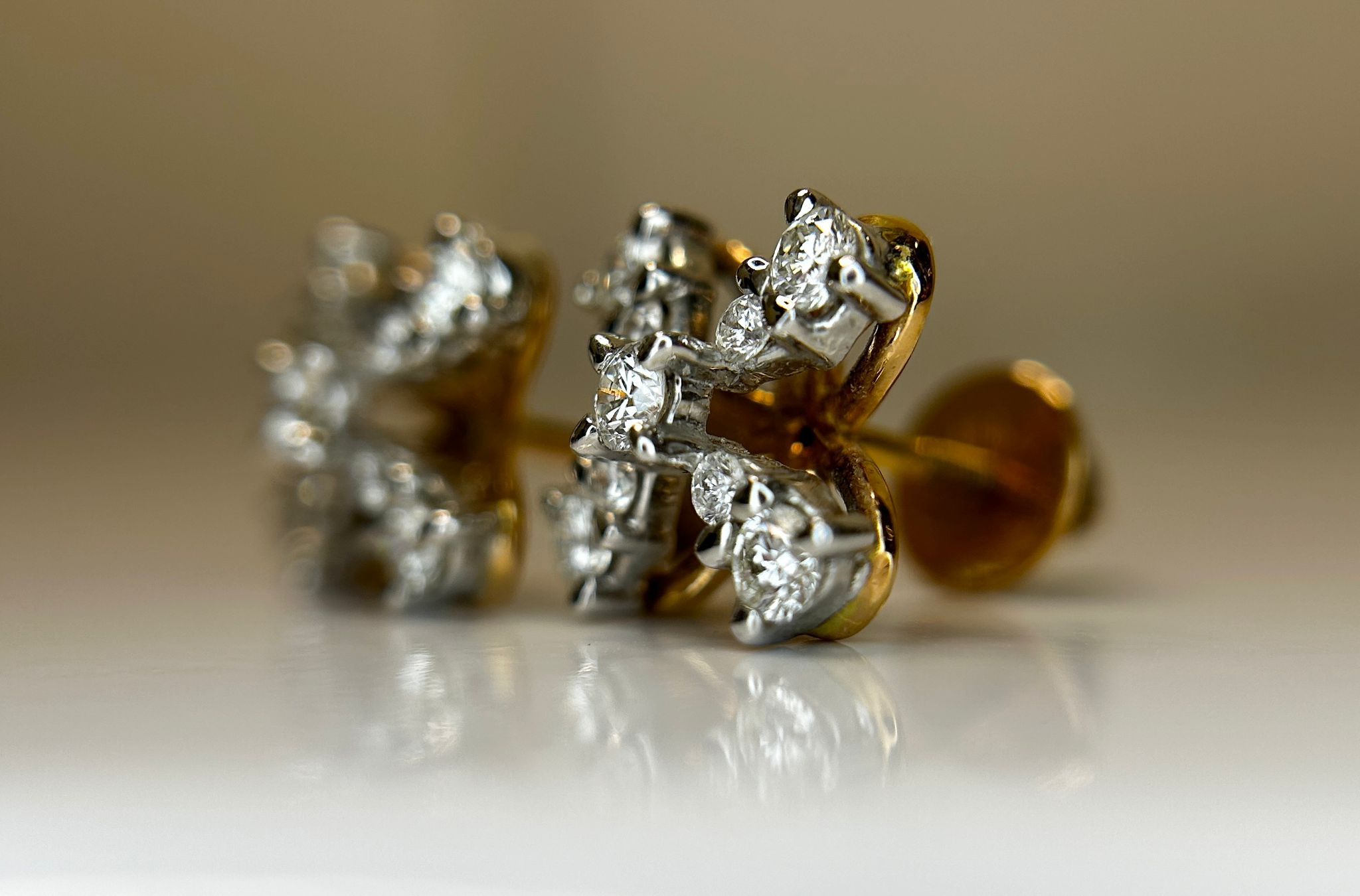 Beautiful 0.80 CT Round VVS Natural Diamond Stud Earrings 18k White Gold - Image 5 of 6
