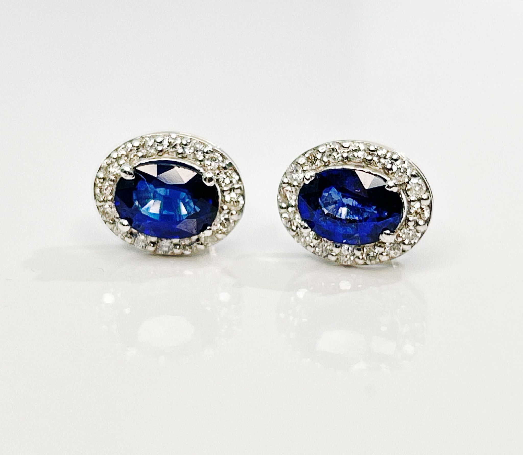 Beautiful Natural Unheated Blue Sapphire earrings with diamonds & Platinum - Image 3 of 7