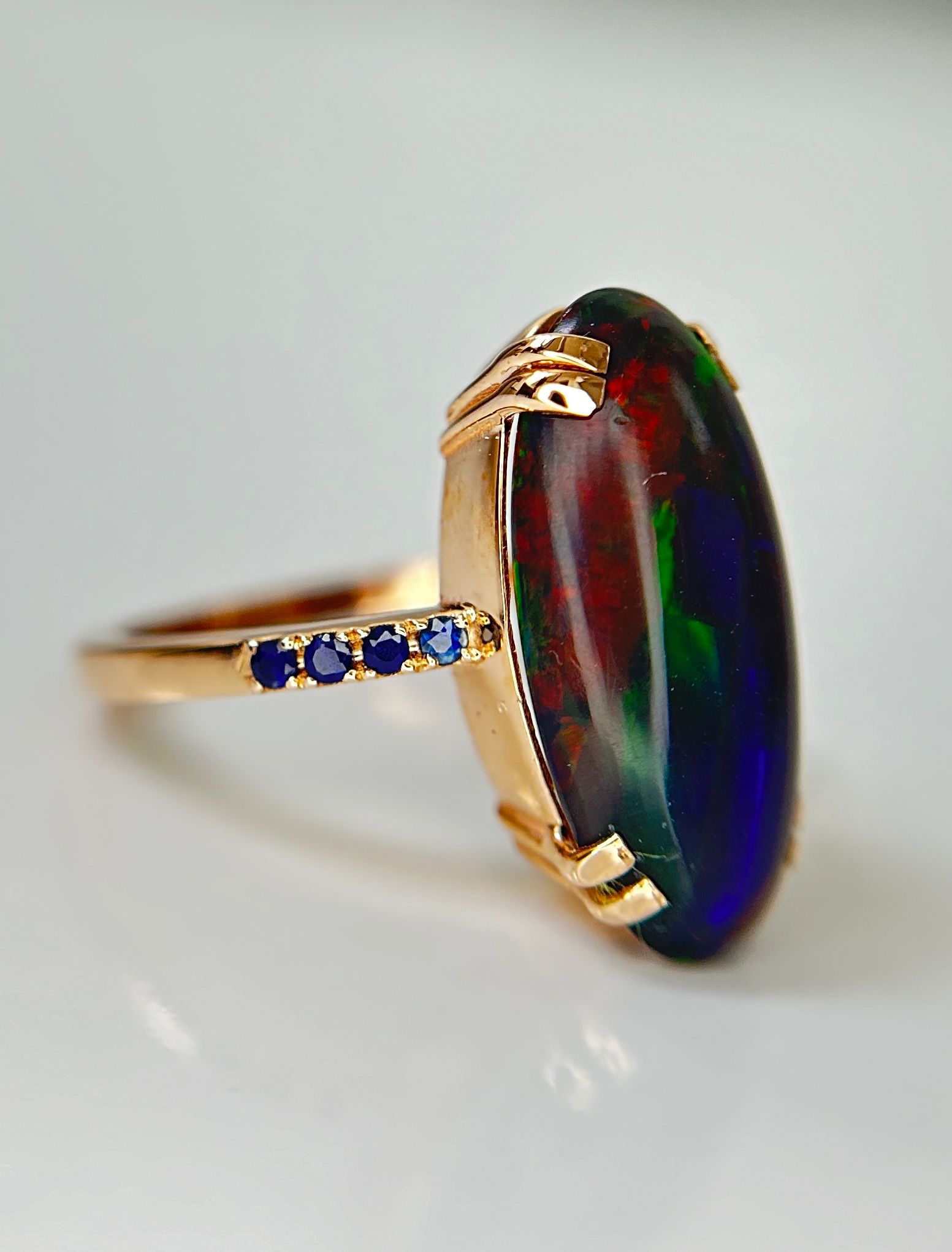 Beautiful Natural Black Opal Ring With Natural Blue Sapphire and 18k Gold - Image 4 of 11