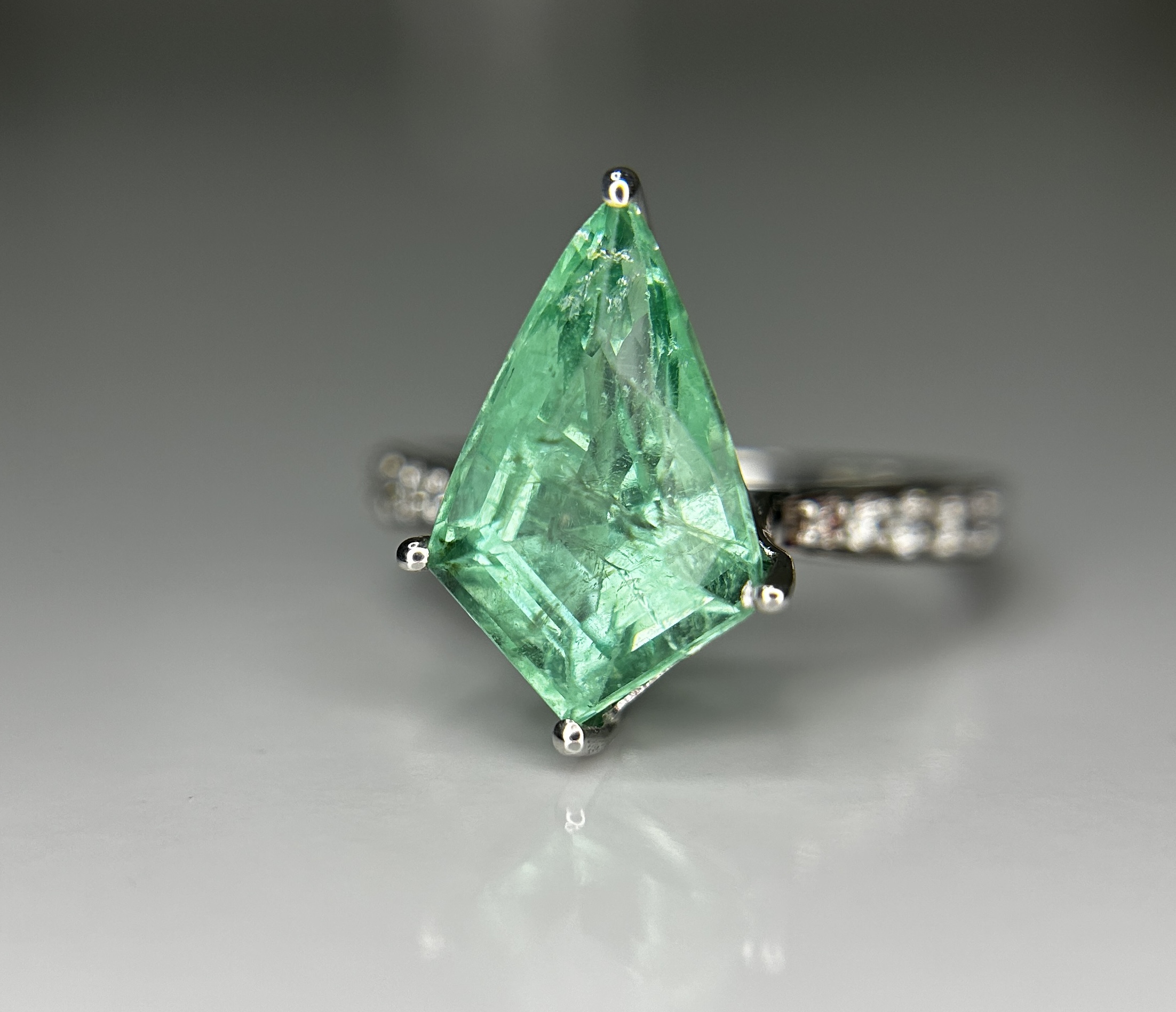 Beautiful Natural Columbian Emerald 3.63 CT With Natural Diamonds & 14k Gold - Bild 4 aus 13