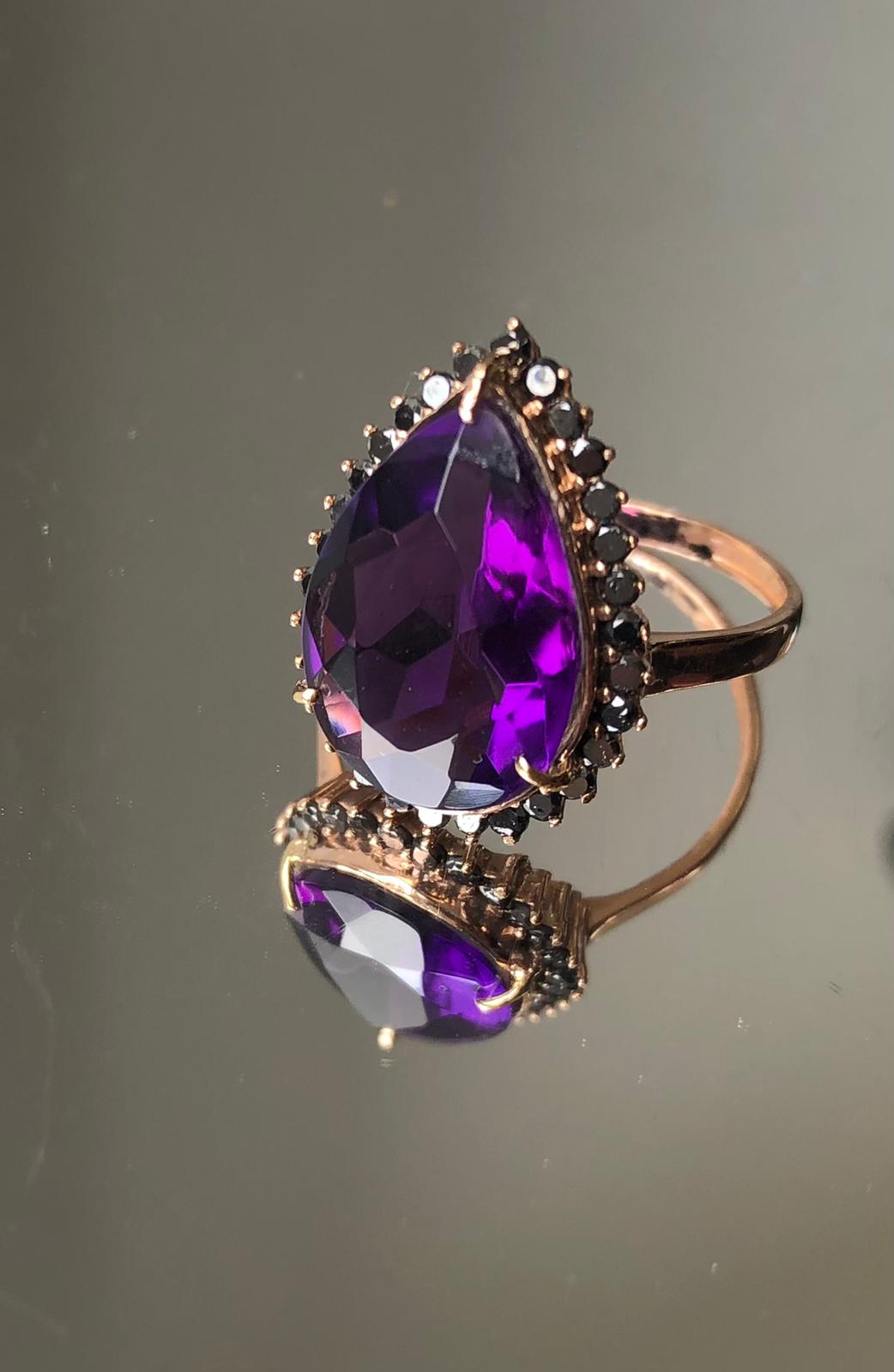 Beautiful Natural Amethyst 4.38ct With Natural Black Diamond & 18k White Gold